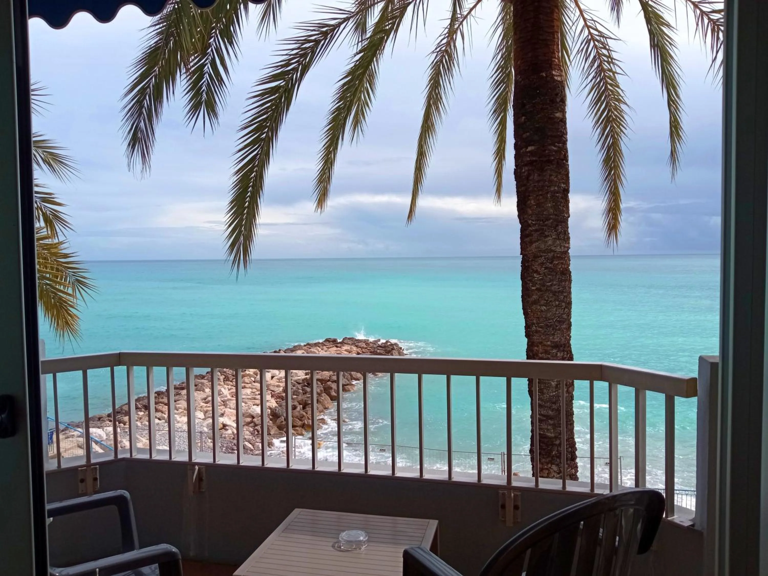 Patio in Hôtel Le Dauphin