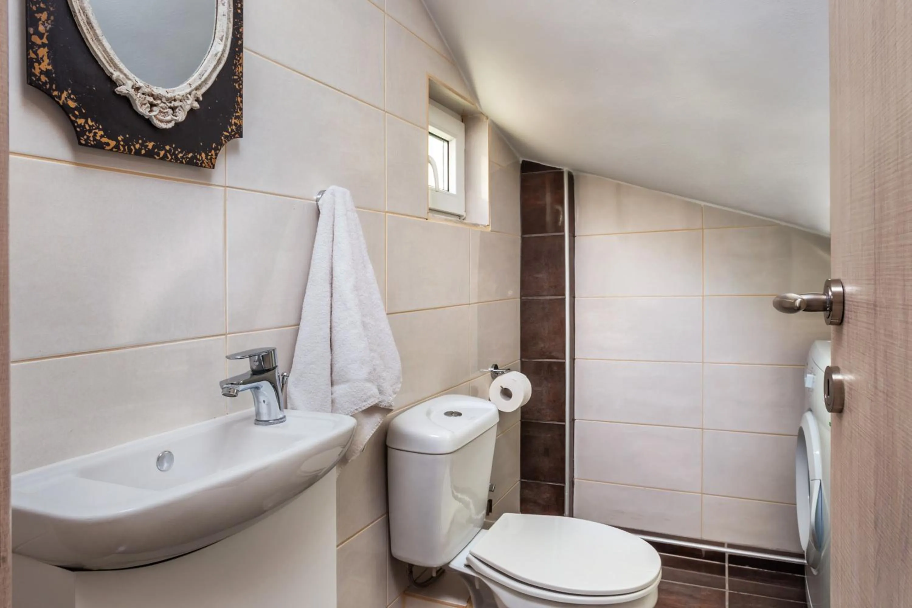 Toilet in Sunny Villas Resort & Spa