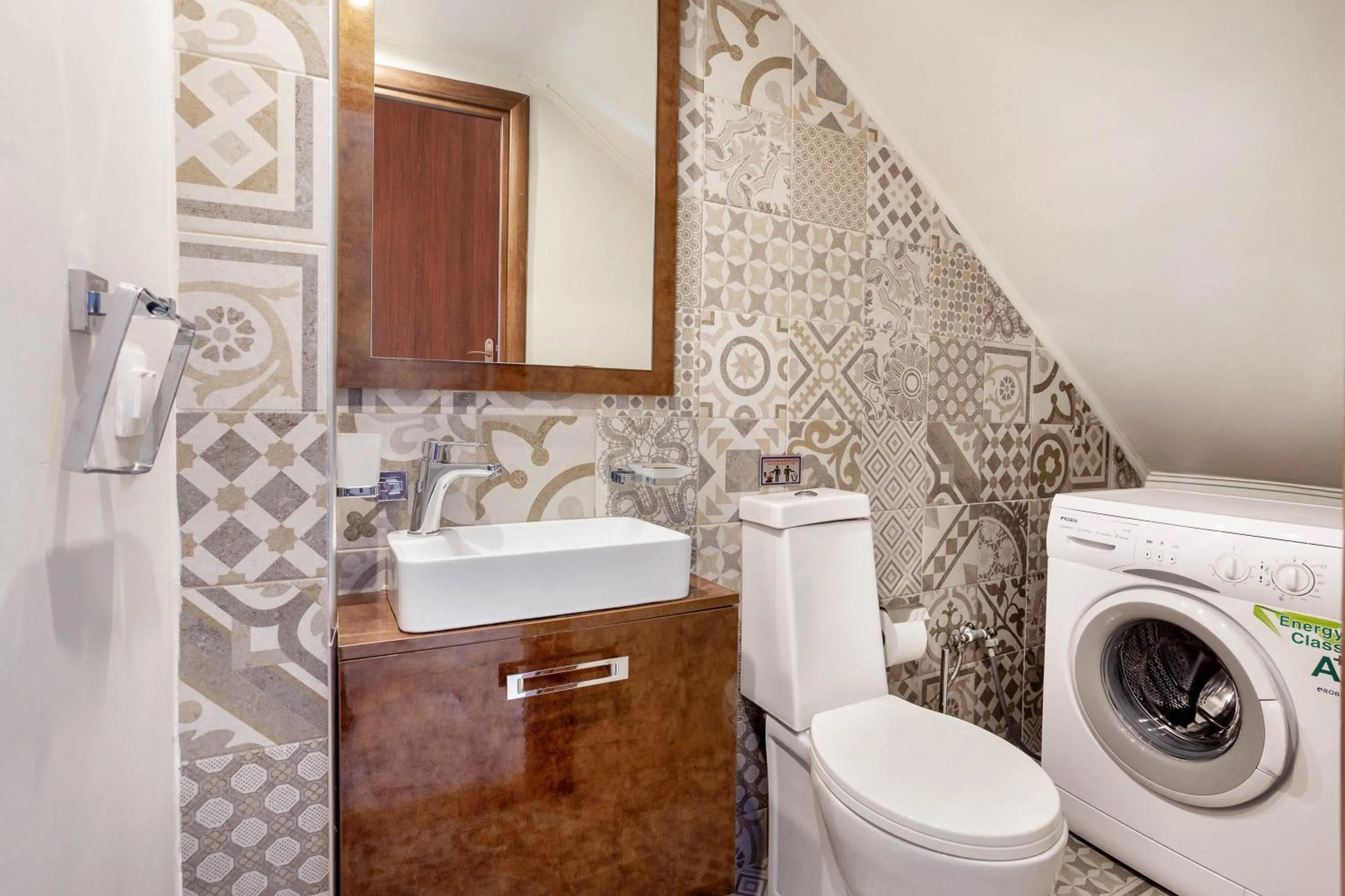 Toilet in Sunny Villas Resort & Spa