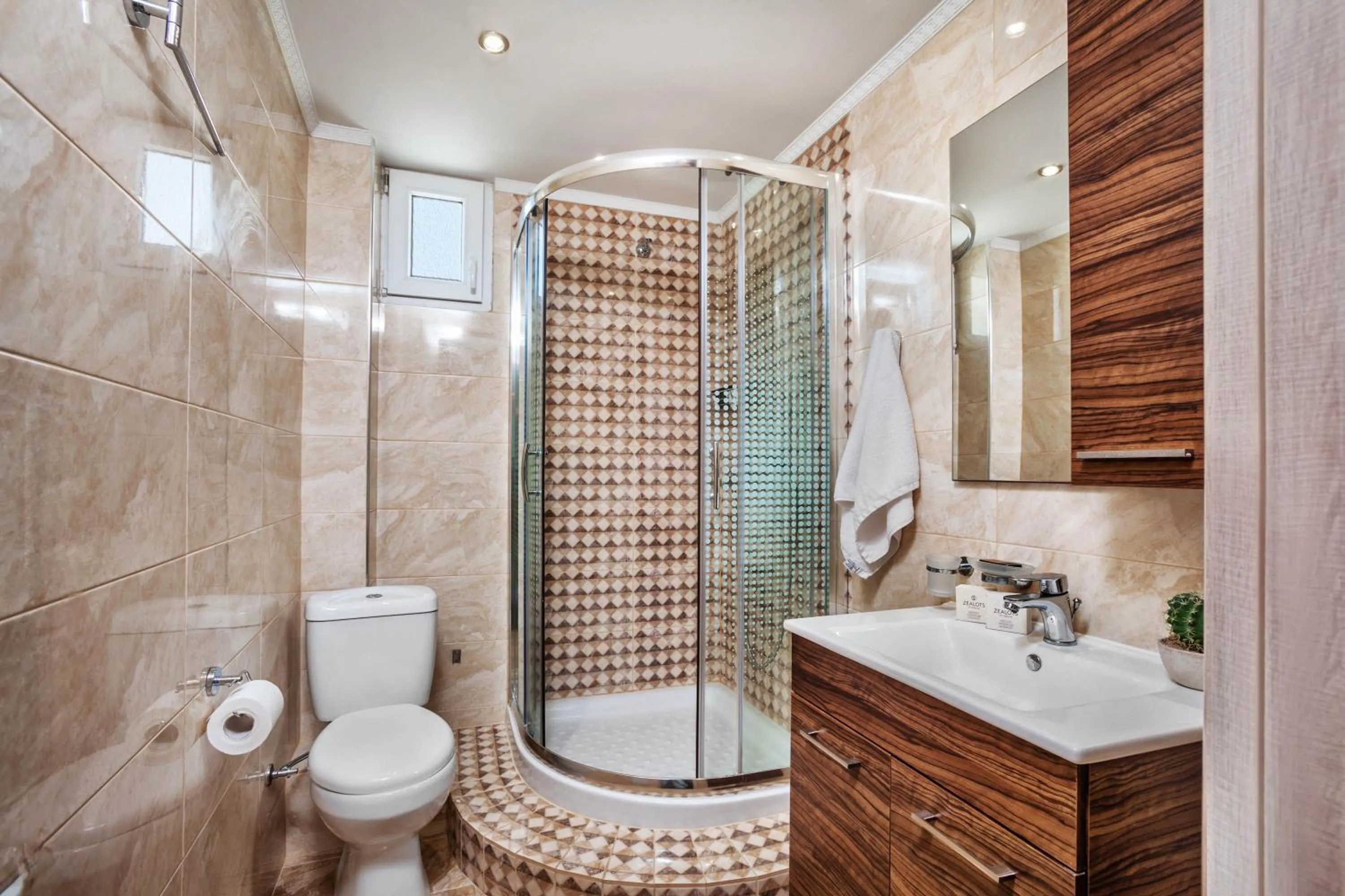 Shower in Sunny Villas Resort & Spa