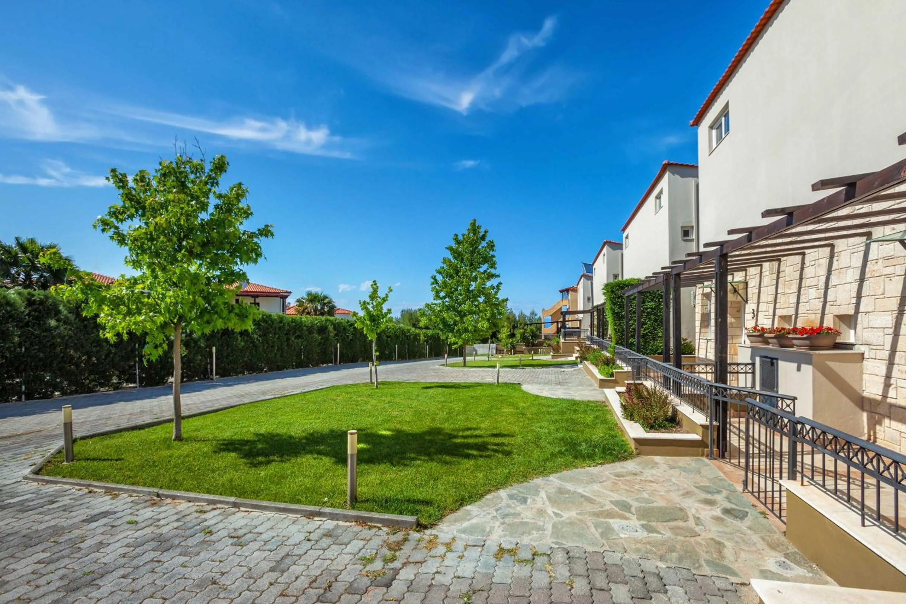 Garden in Sunny Villas Resort & Spa