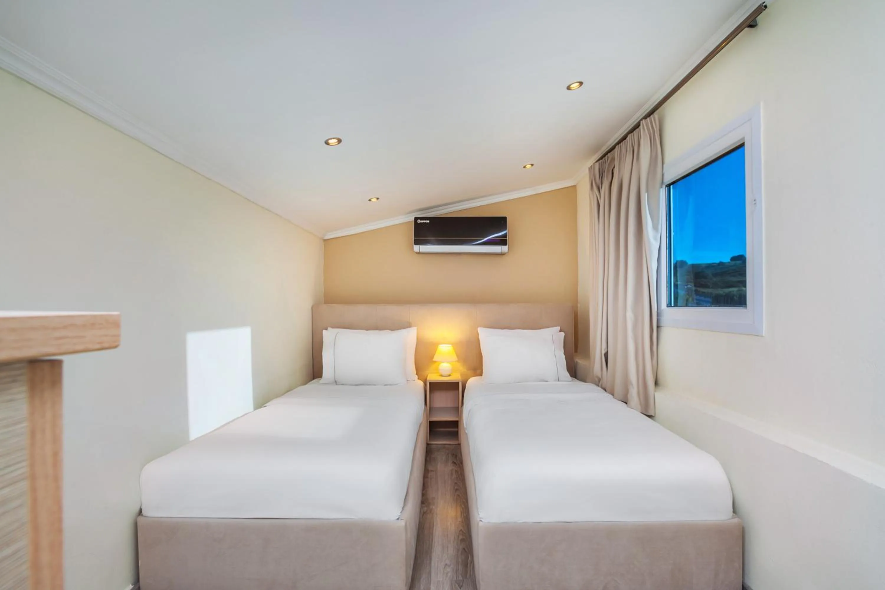 Bed in Sunny Villas Resort & Spa