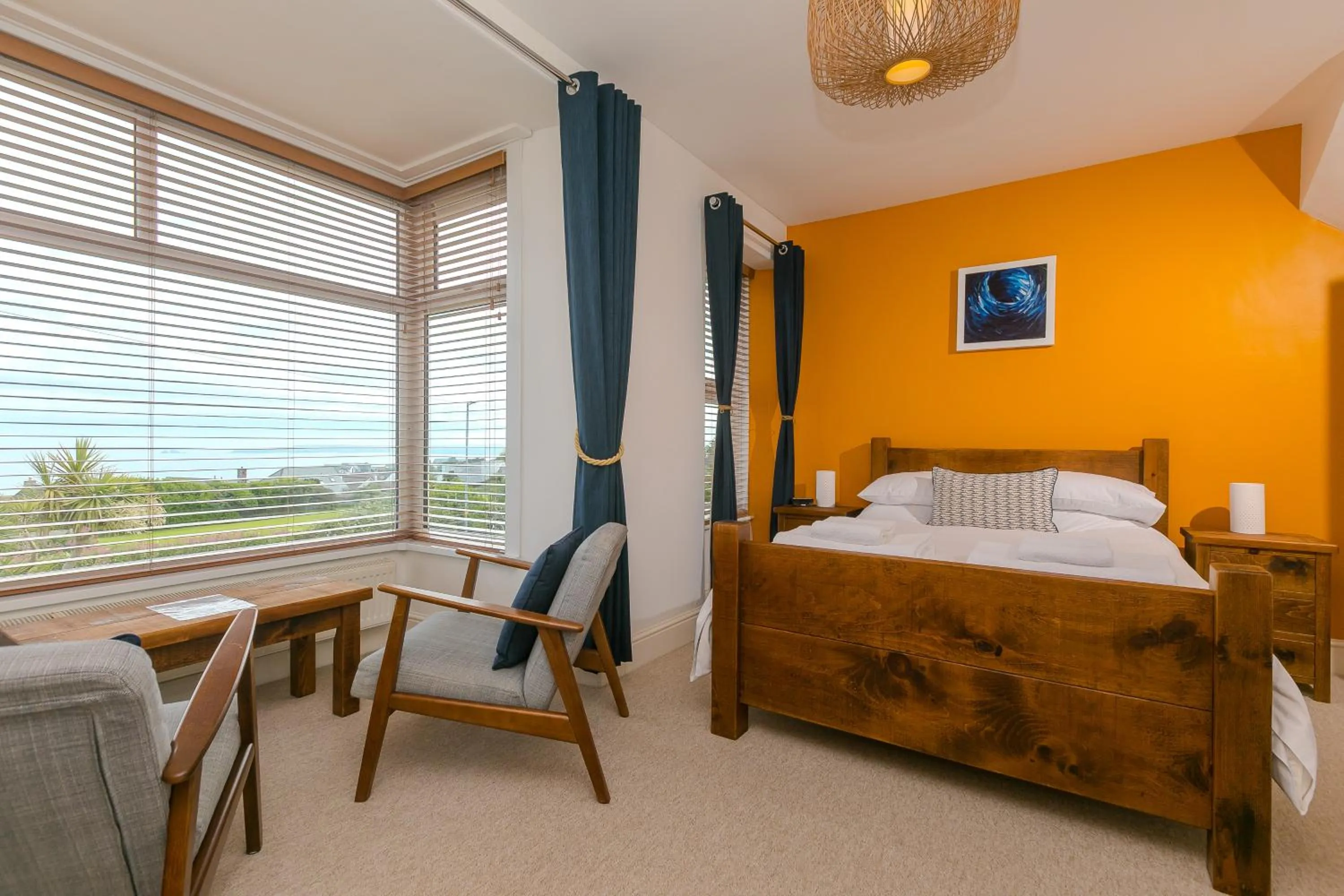 Bedroom, Bed in Oystercatcher