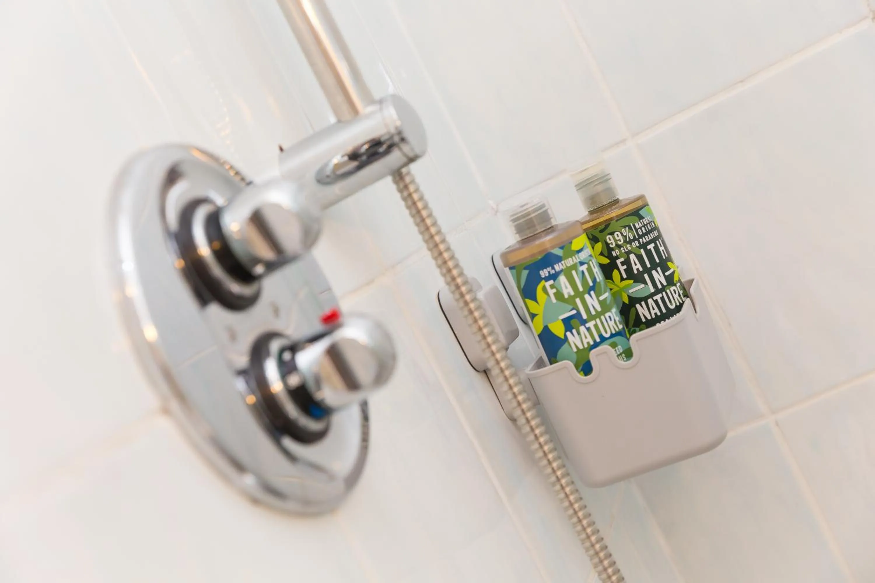 Shower in Oystercatcher