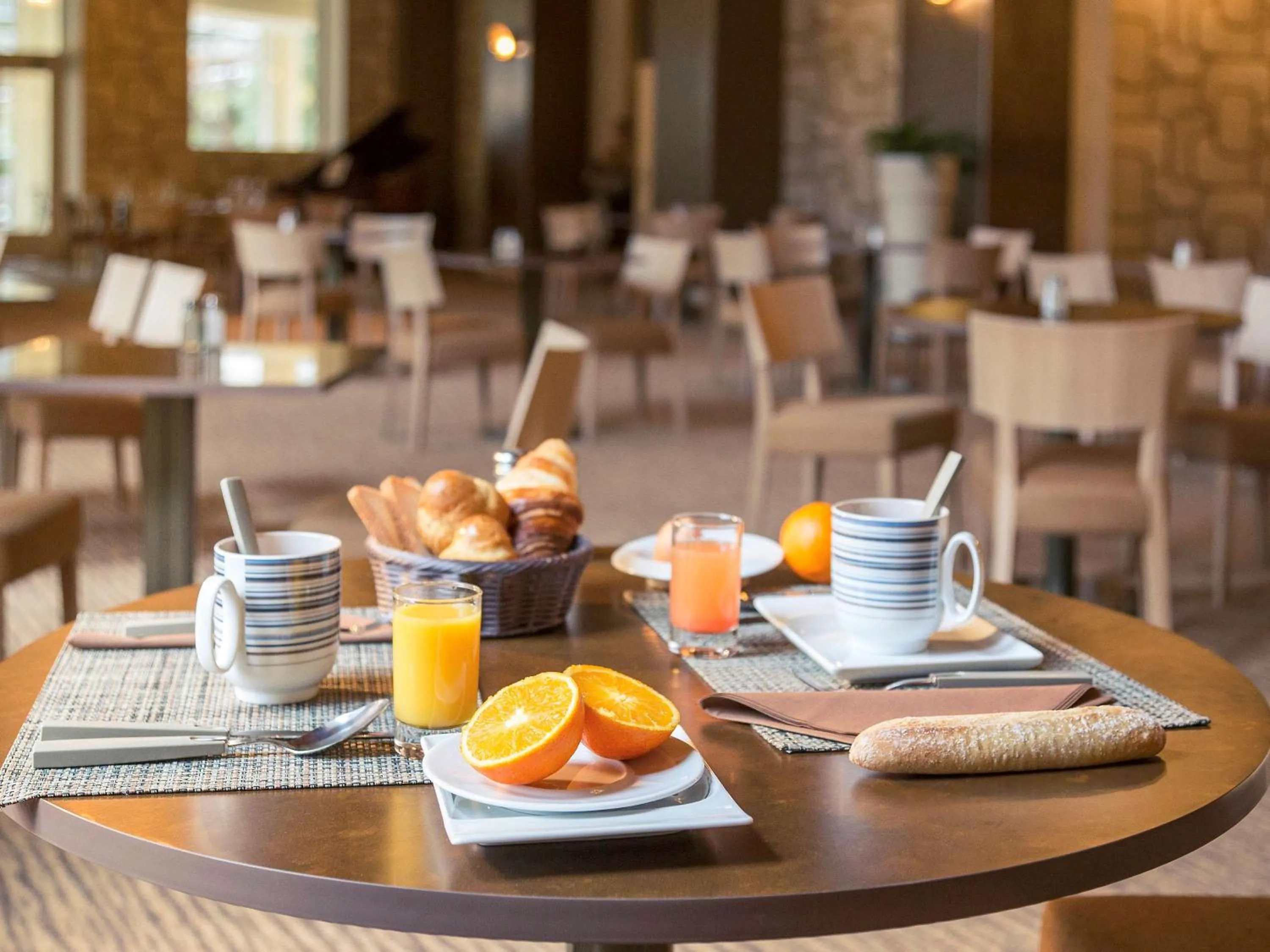 Restaurant/places to eat in B&B HOME Brides-les-Bains Les 3 Vallées