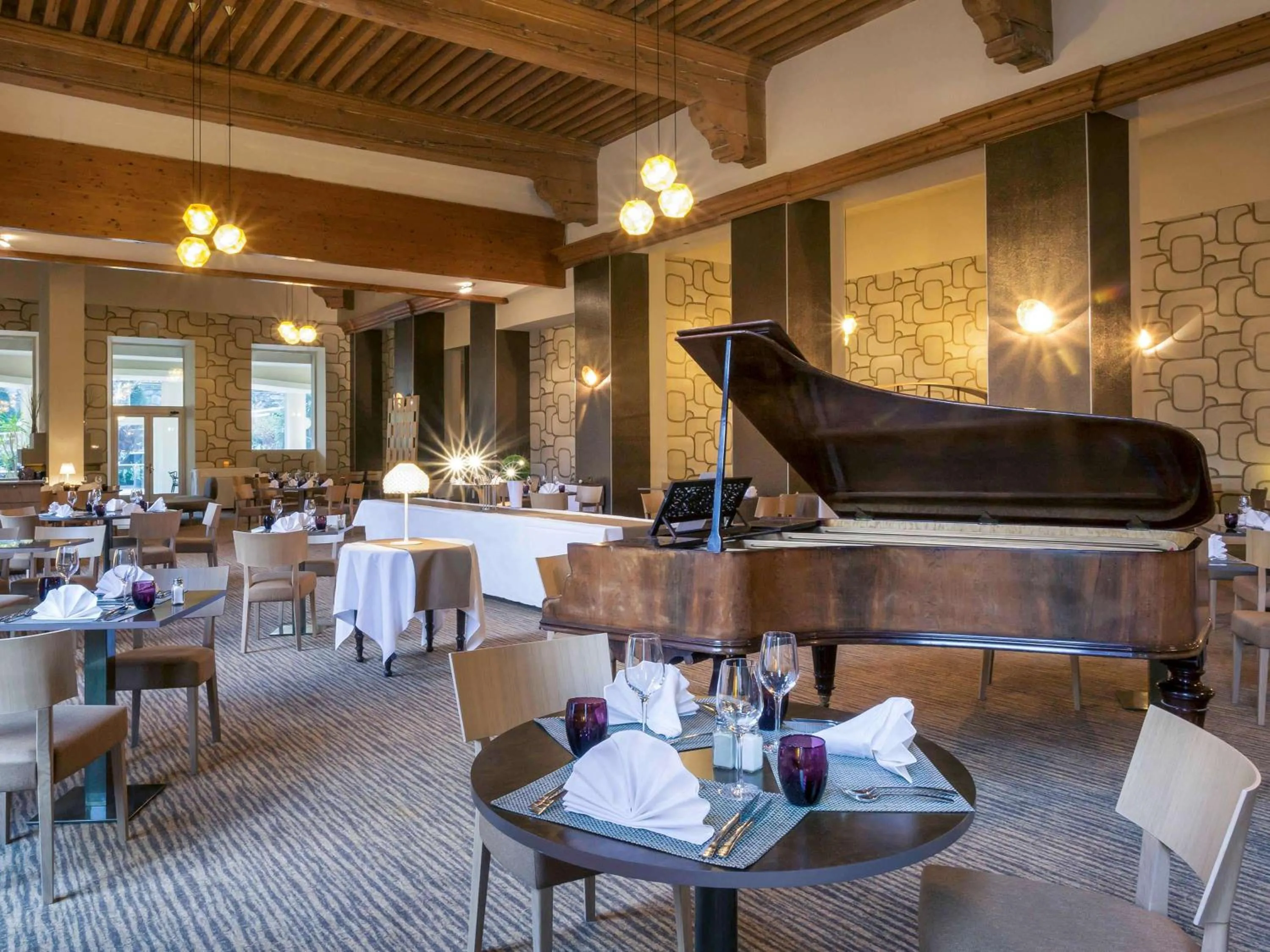 Restaurant/places to eat in B&B HOME Brides-les-Bains Les 3 Vallées