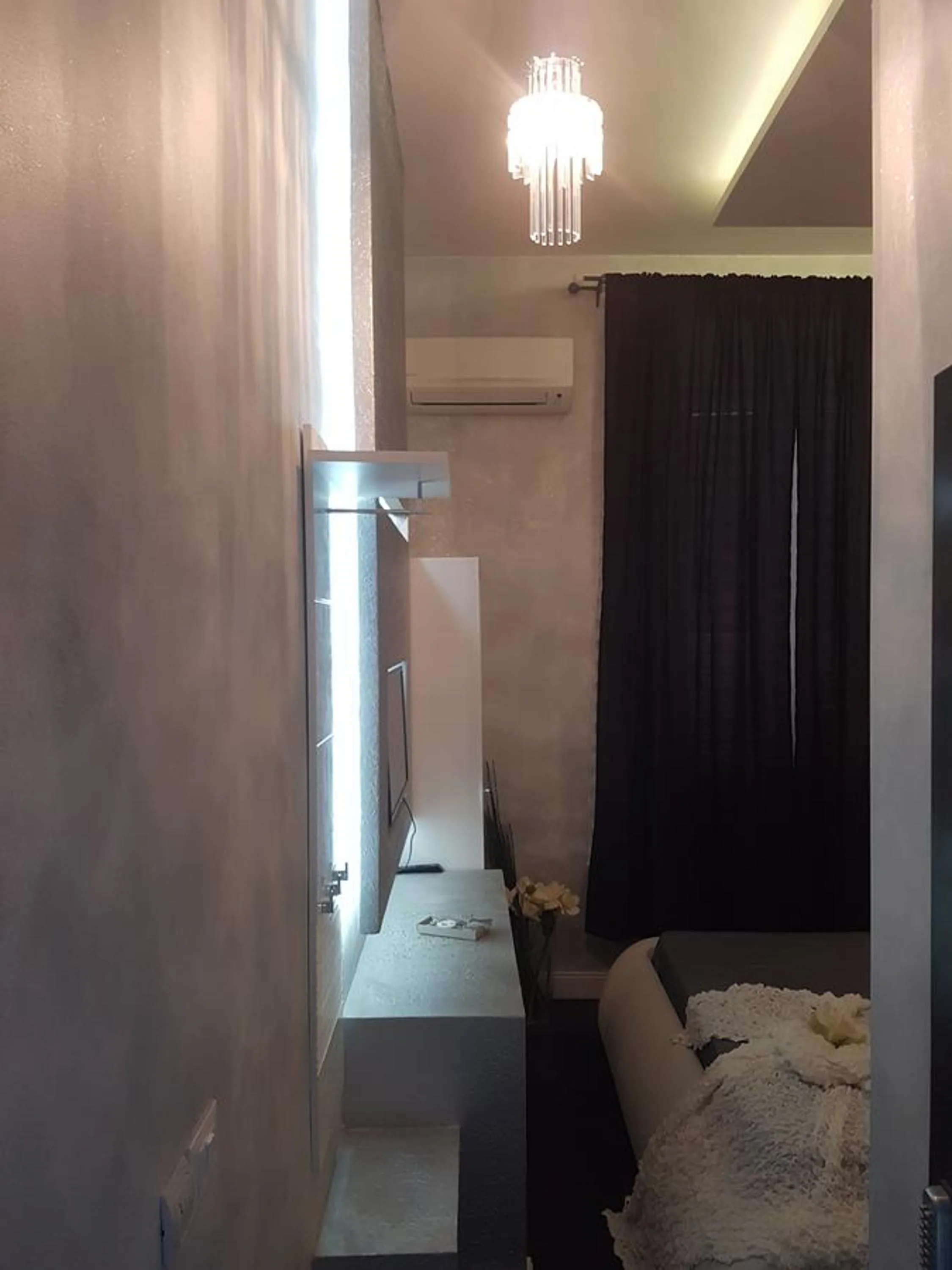 Decorative detail, Bed in Glamour Spanish Steps