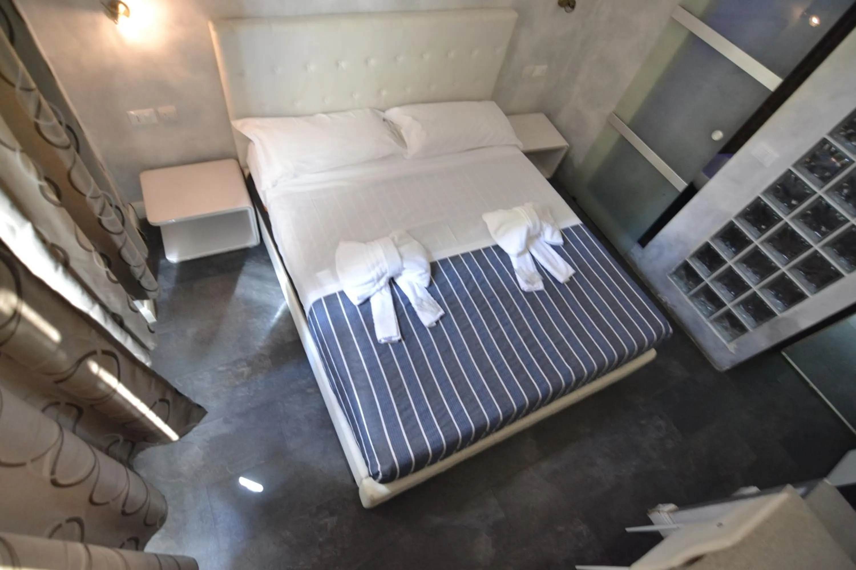 Bed in Glamour Spanish Steps