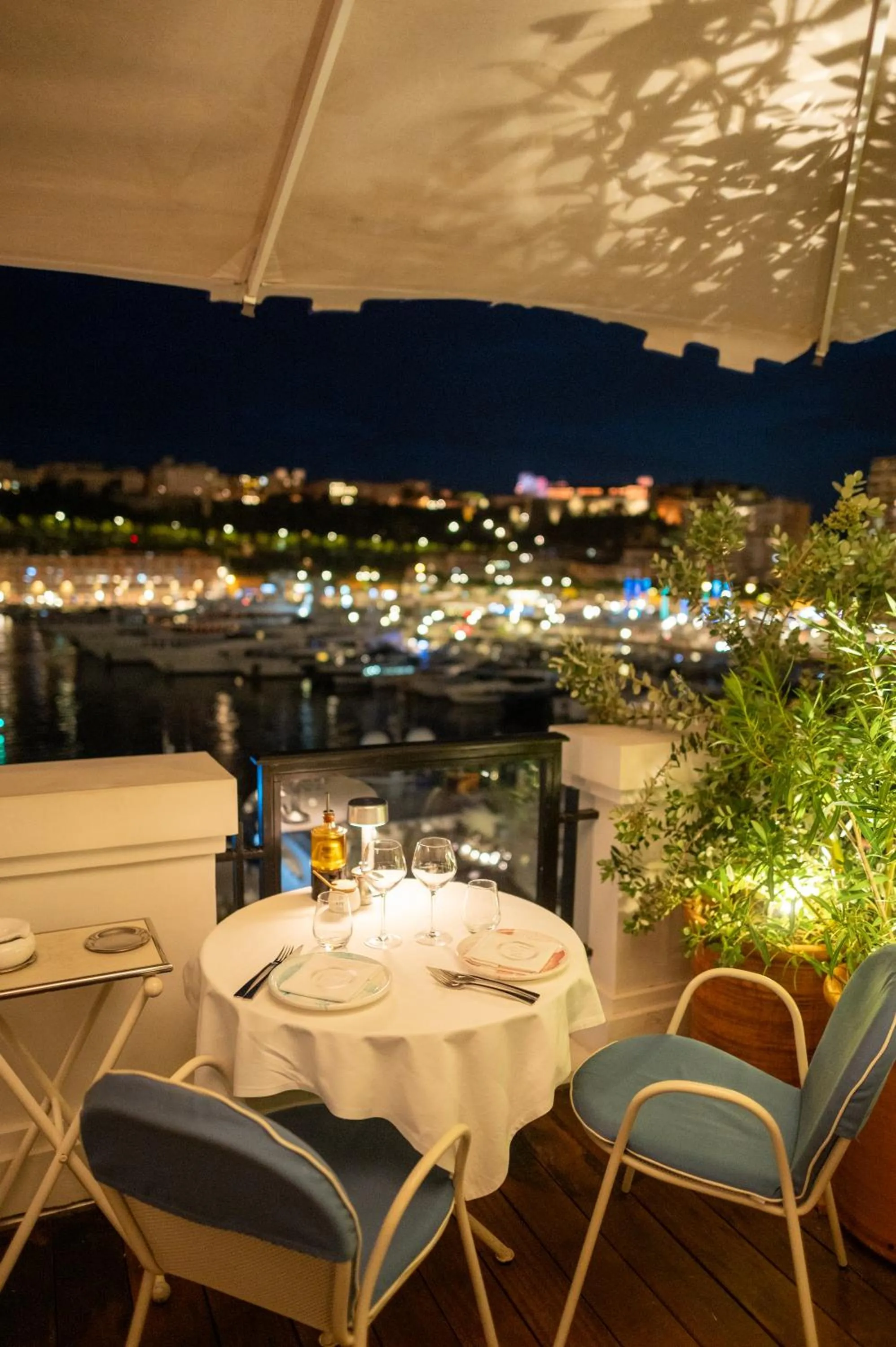 Restaurant/places to eat in Port Palace