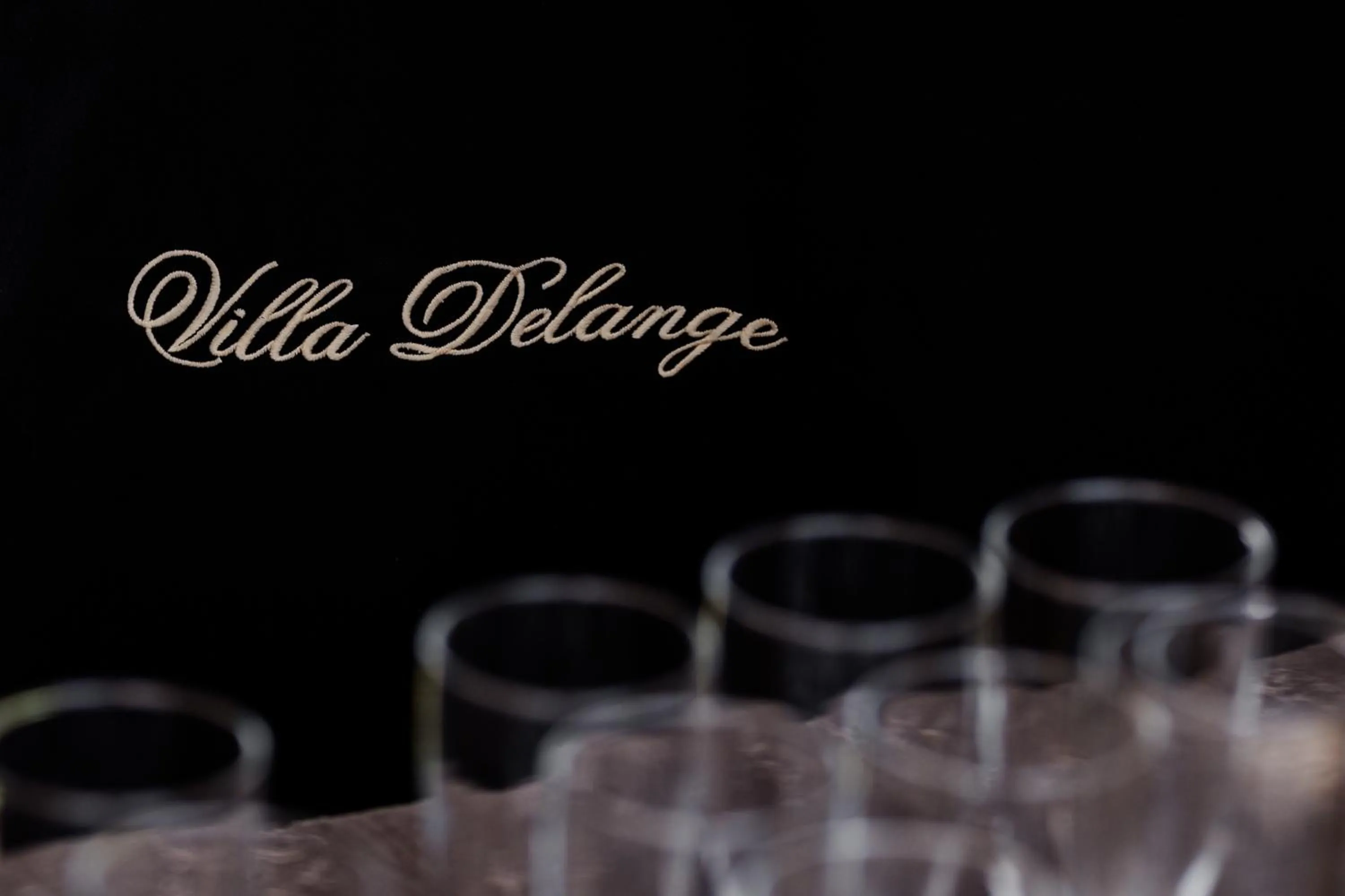 Restaurant/places to eat in Villa Delange