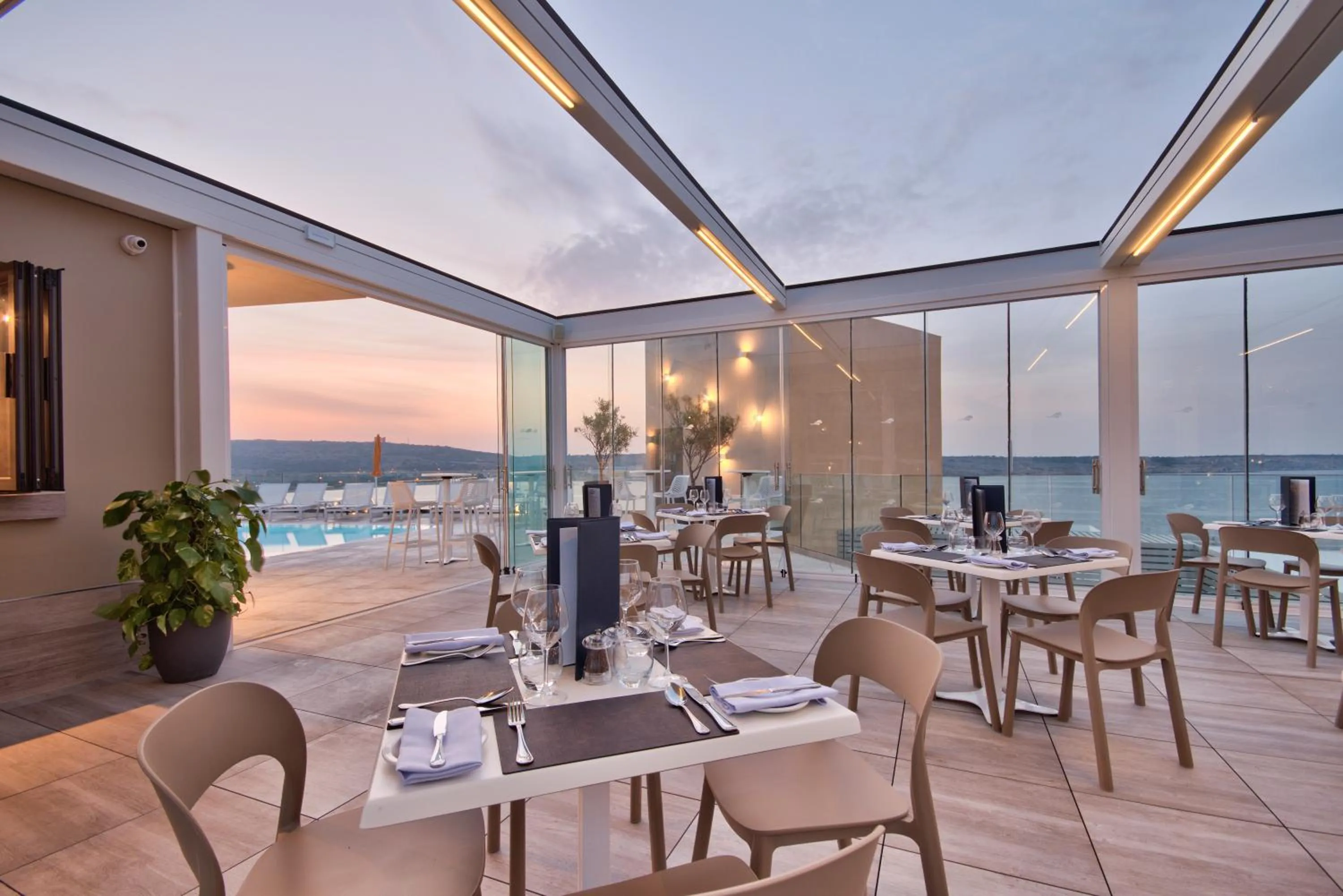 Restaurant/places to eat in Luna Holiday Complex