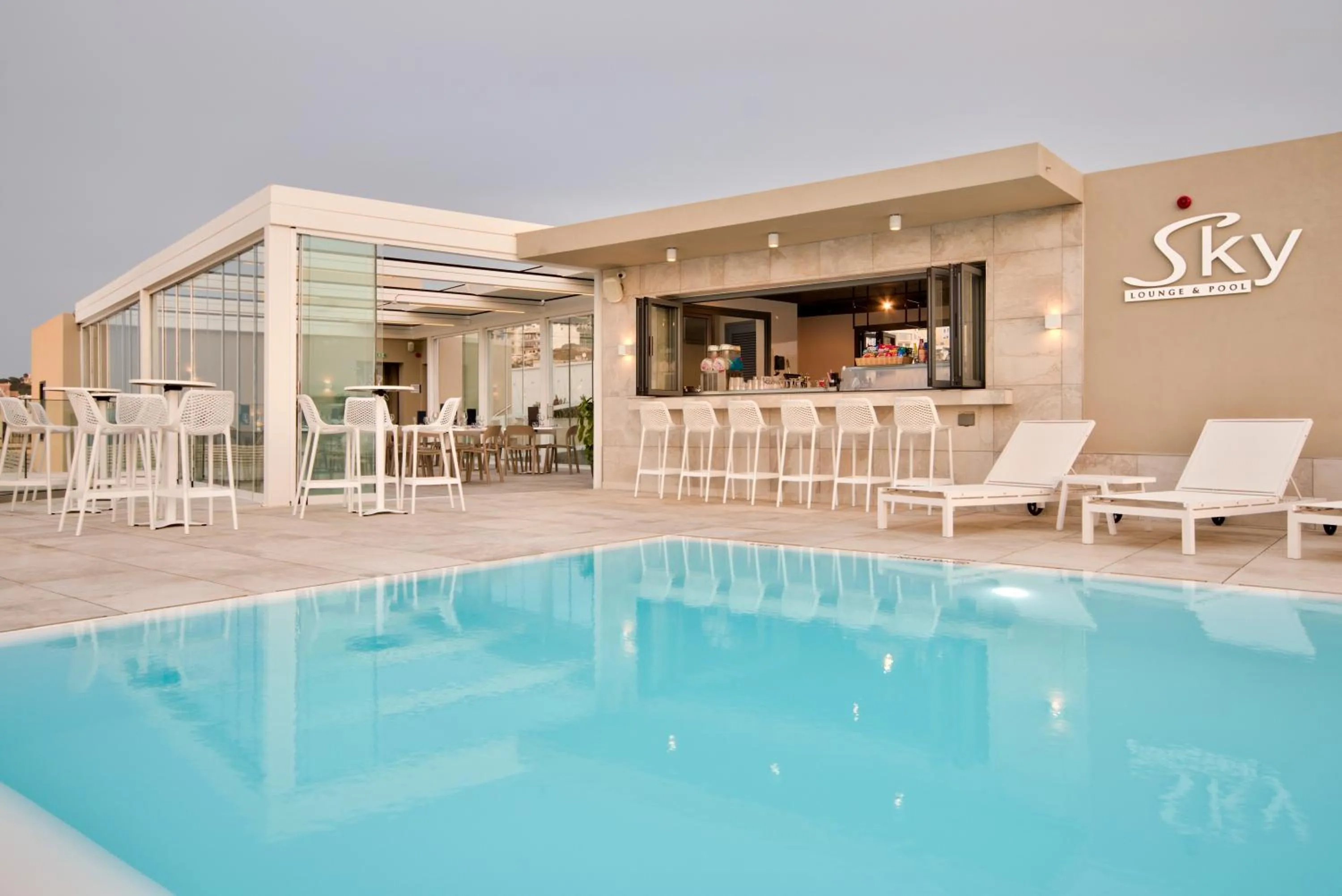 Restaurant/places to eat in Luna Holiday Complex