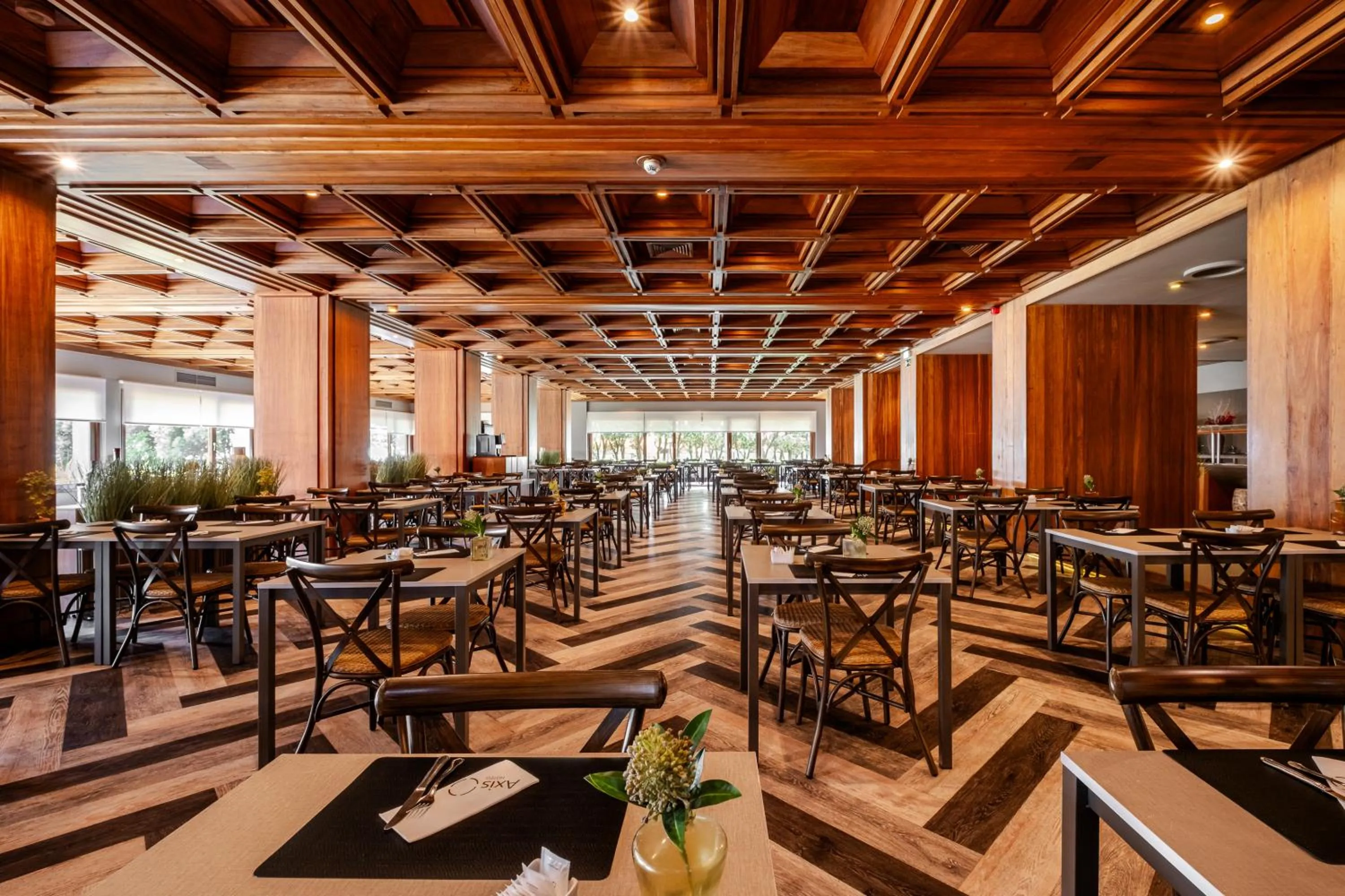 Restaurant/places to eat in Axis Vermar Conference & Beach Hotel