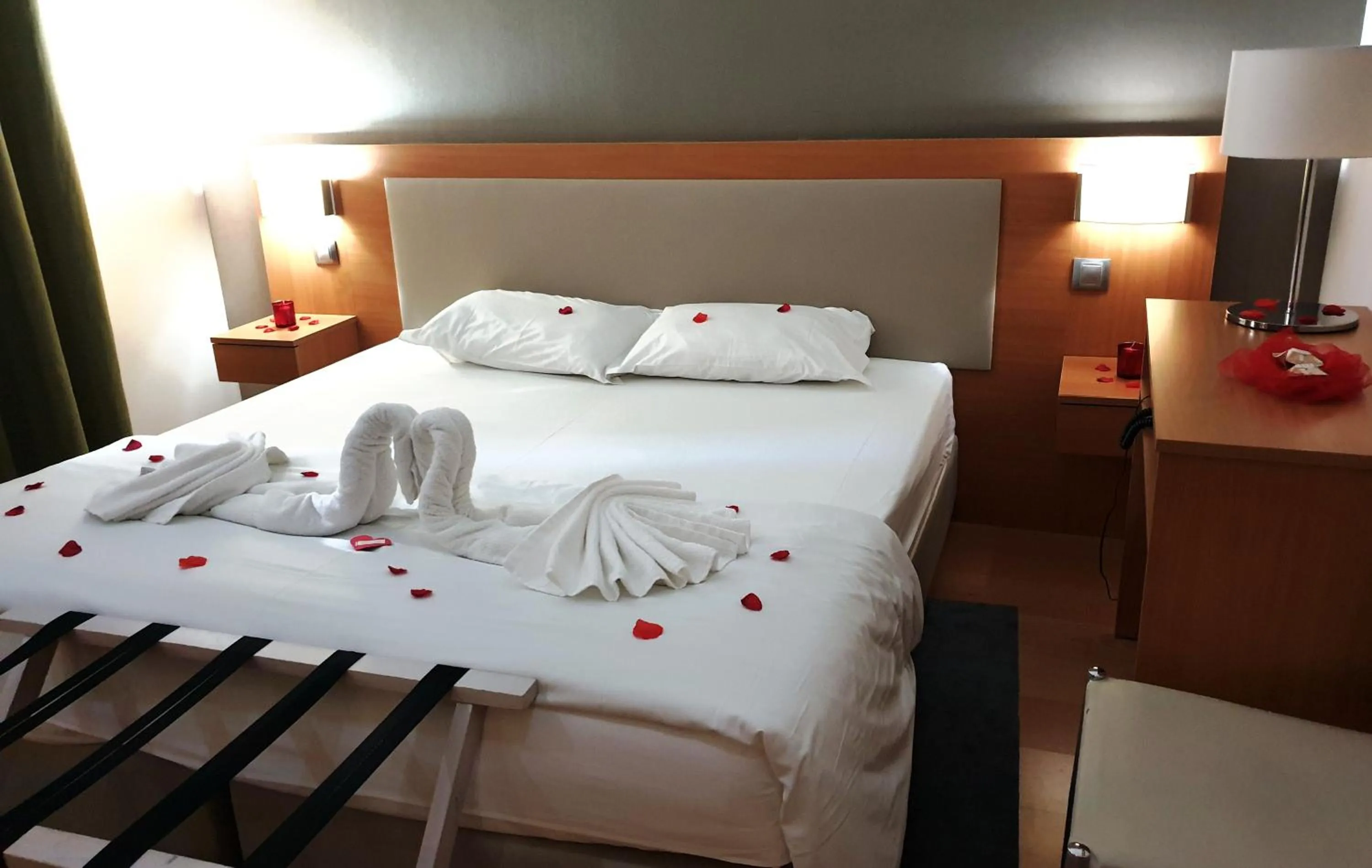 Garden view, Bed in Hotel Albergaria Borges