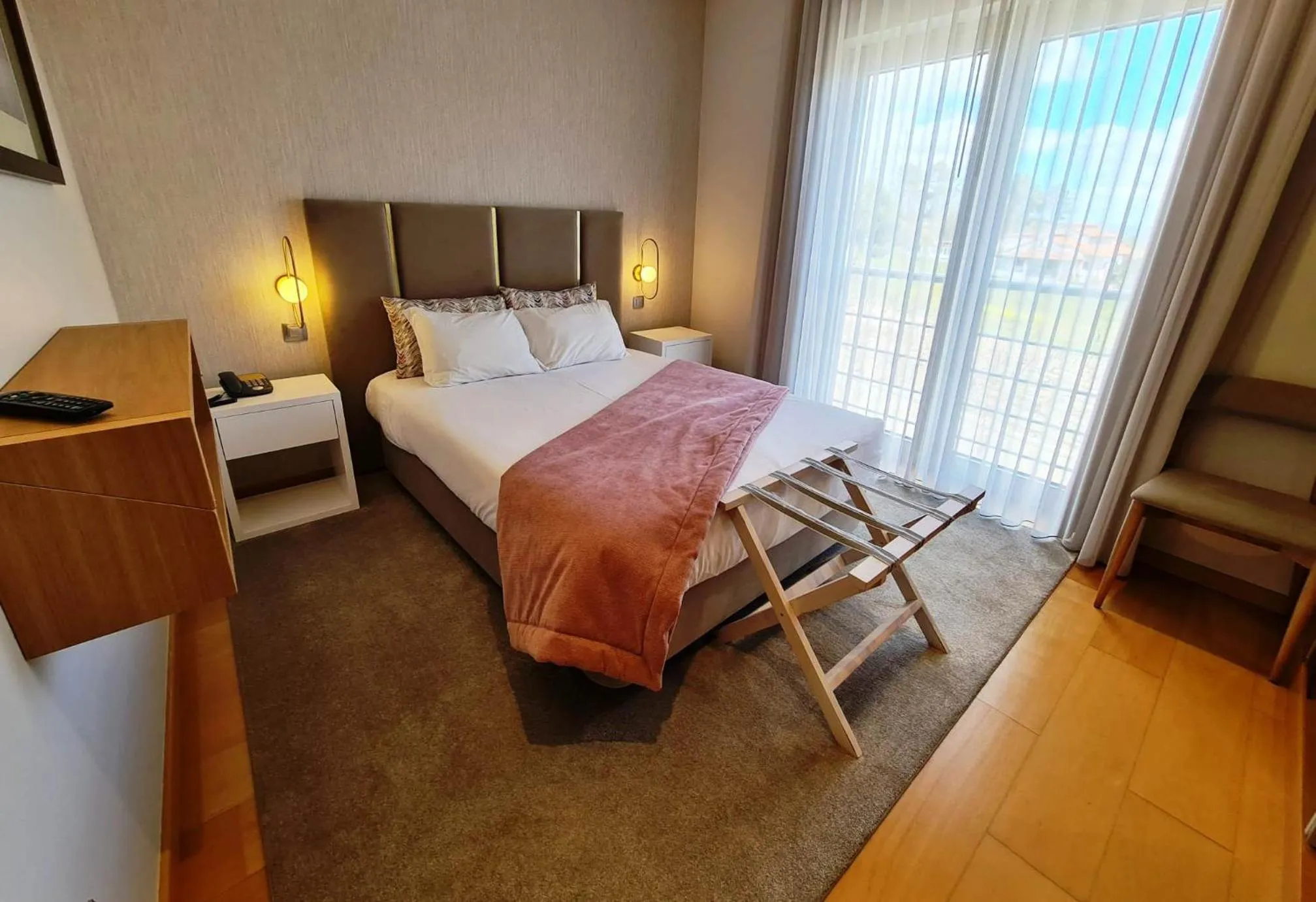 Bedroom, Bed in Hotel Albergaria Borges