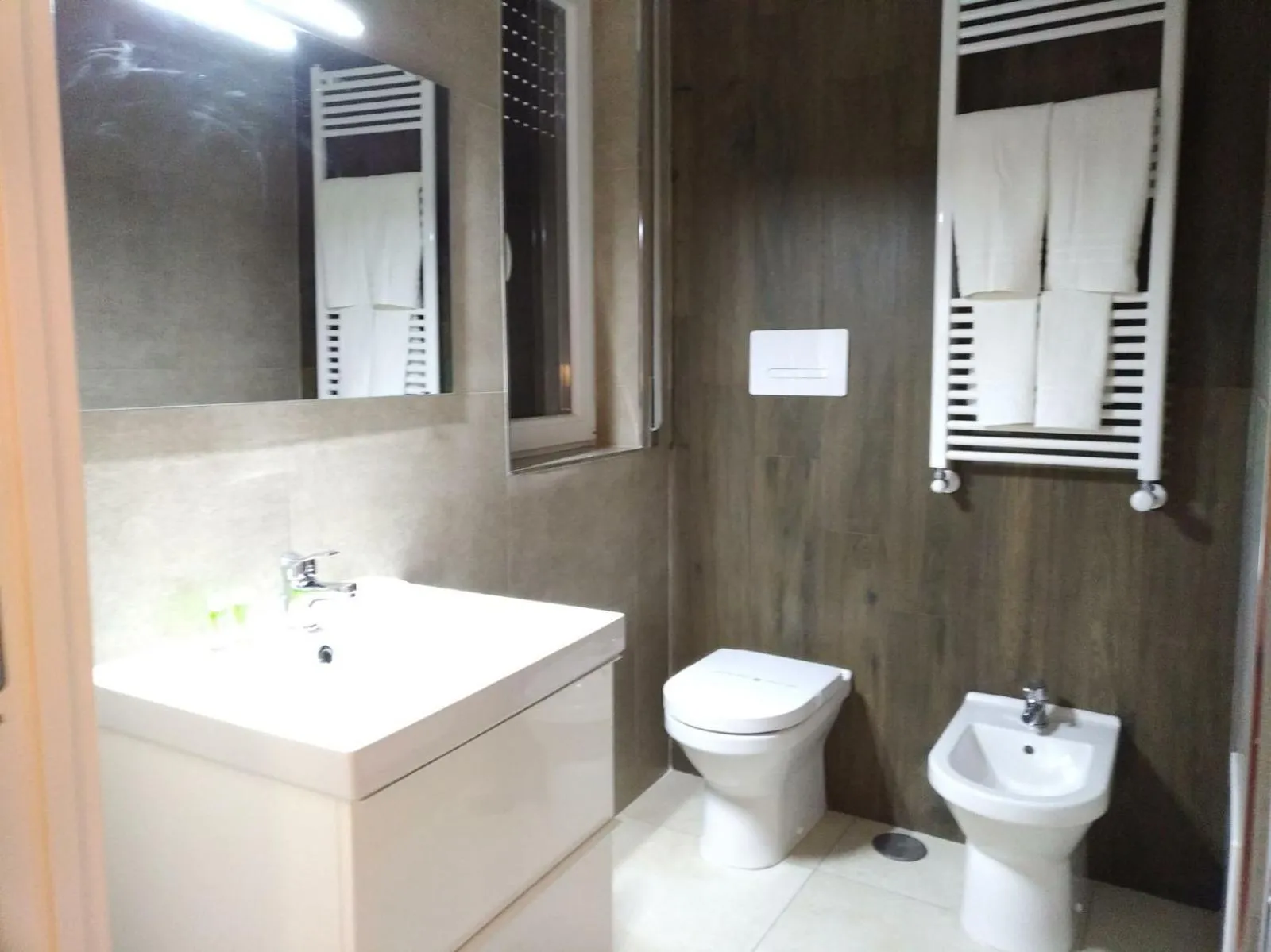 Bathroom in Brain Rooms & Suite