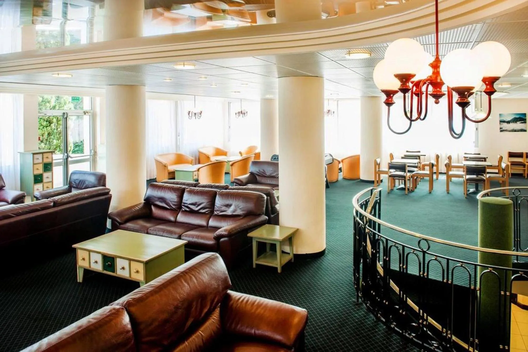 Communal lounge/ TV room in Hôtel Christ Roi