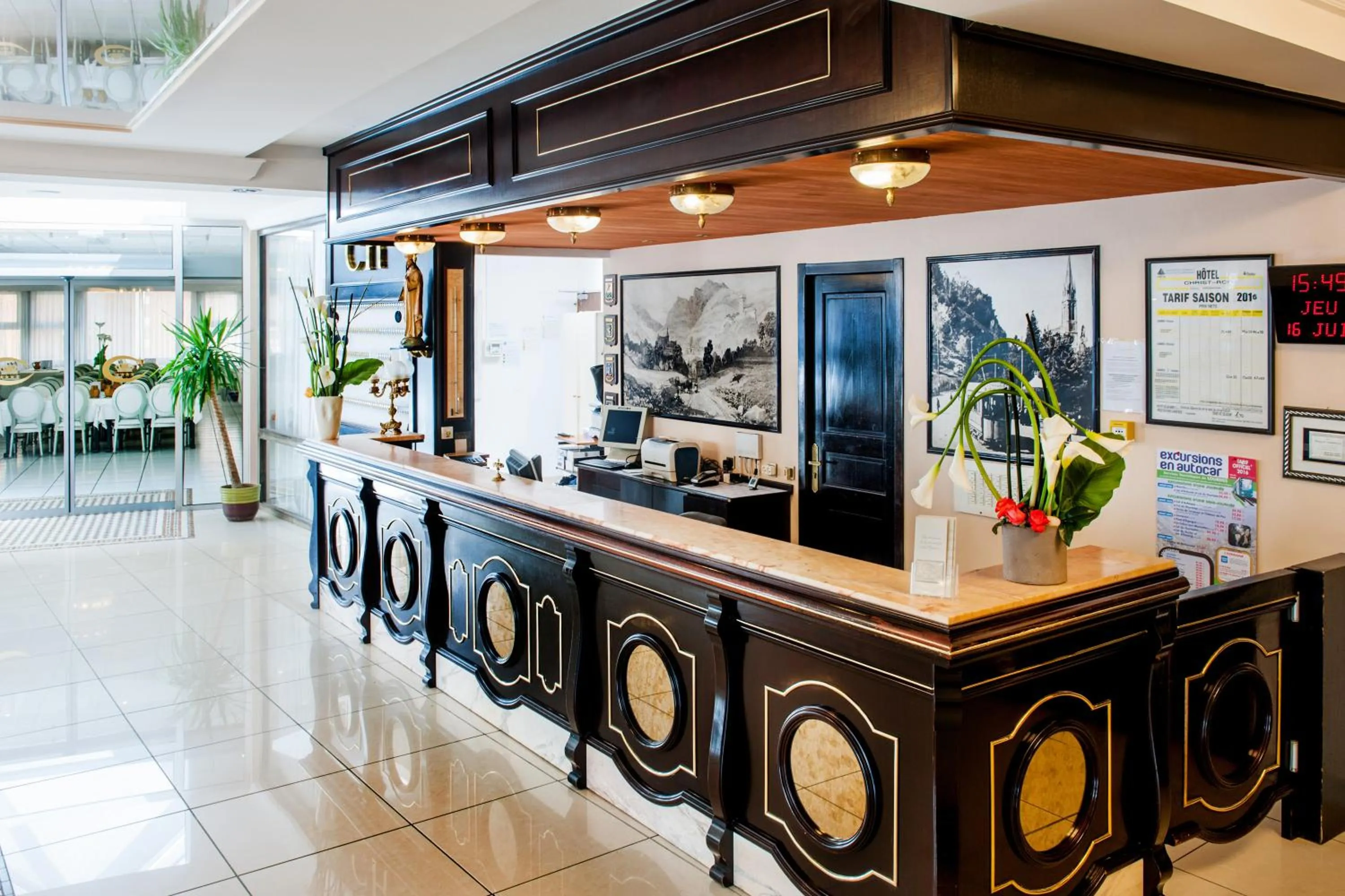 Lobby or reception in Hôtel Christ Roi