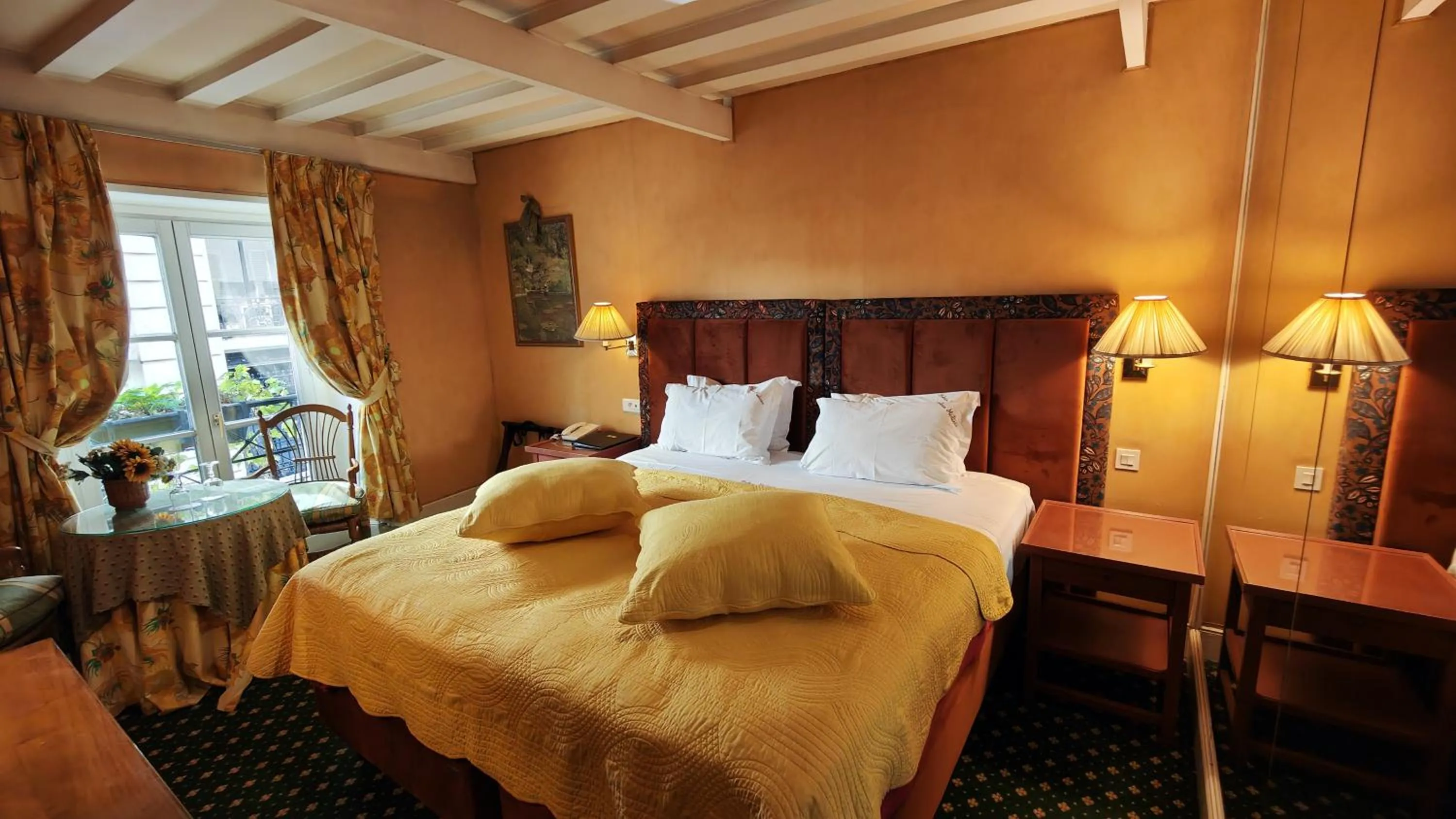 Bed in Le Relais Médicis