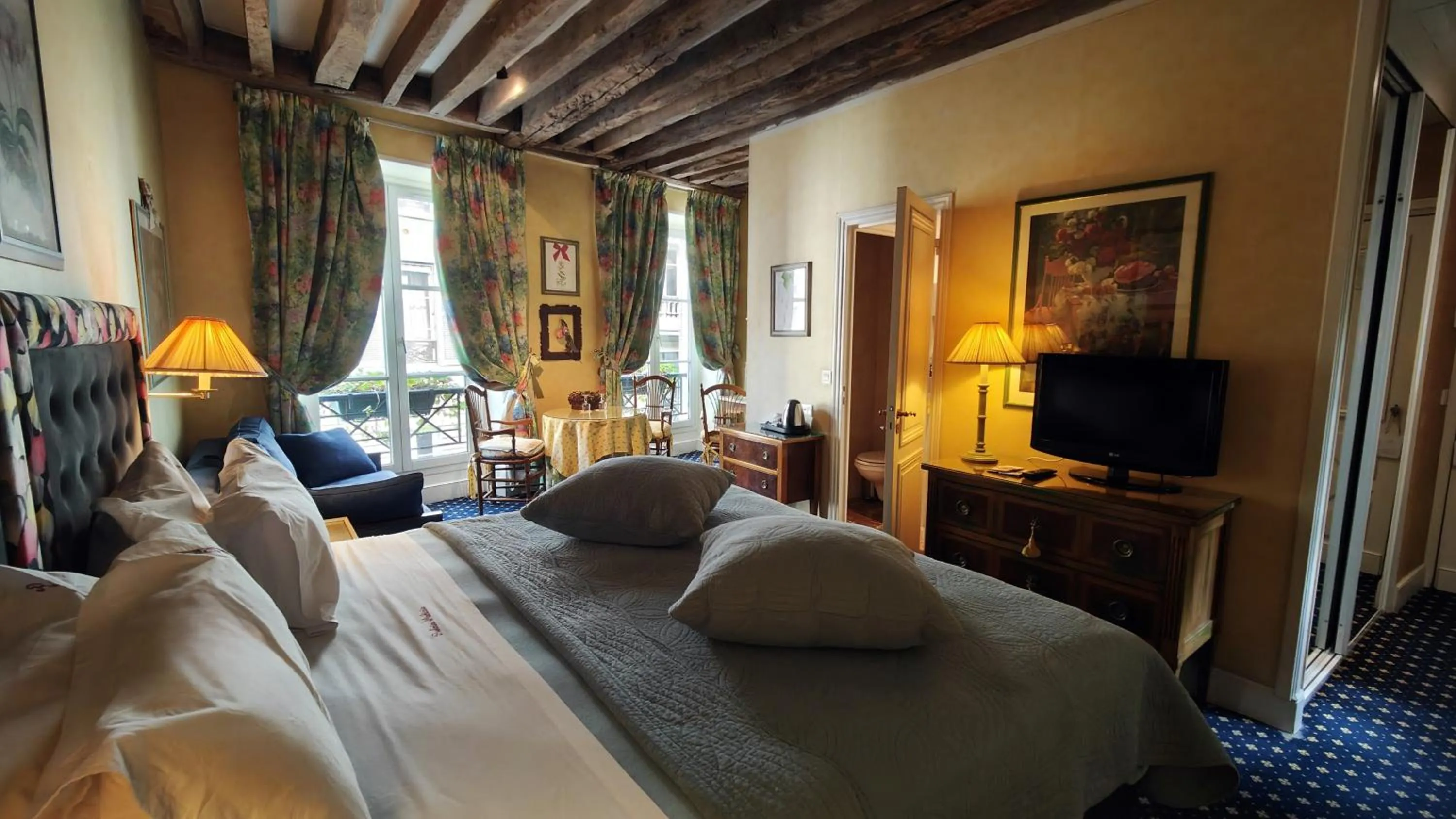 Bed in Le Relais Médicis