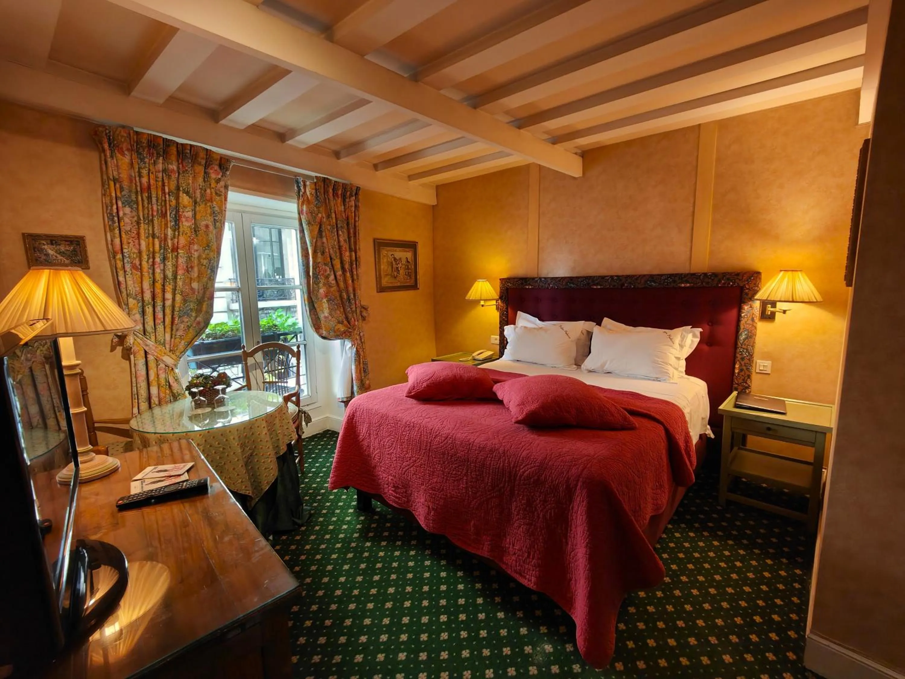 Bed in Le Relais Médicis