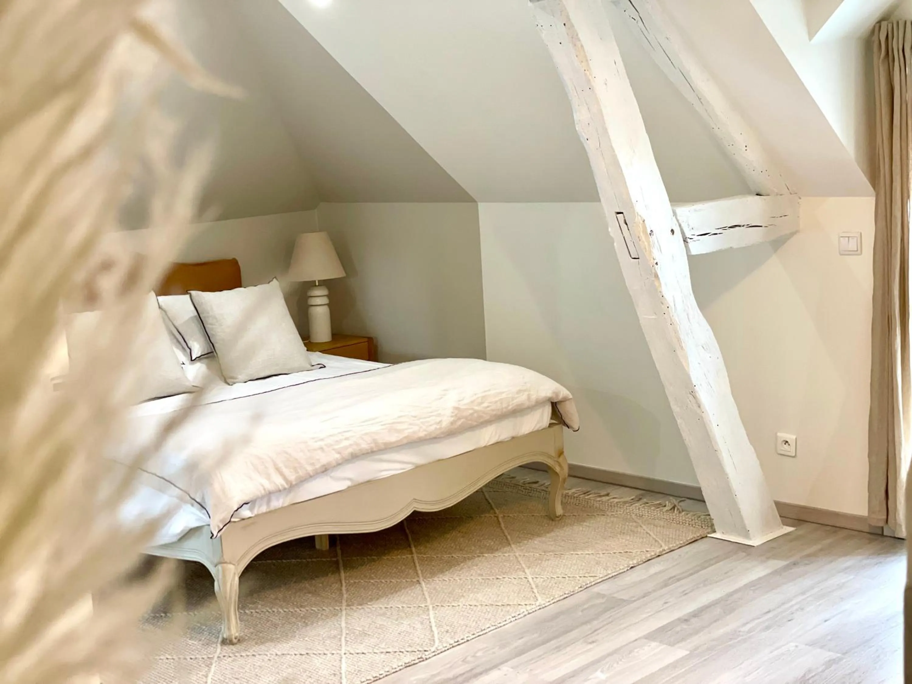 Bedroom, Bed in Villa de la Croix - Maison d'hôtes à 4 minutes de l'A26 avec parking