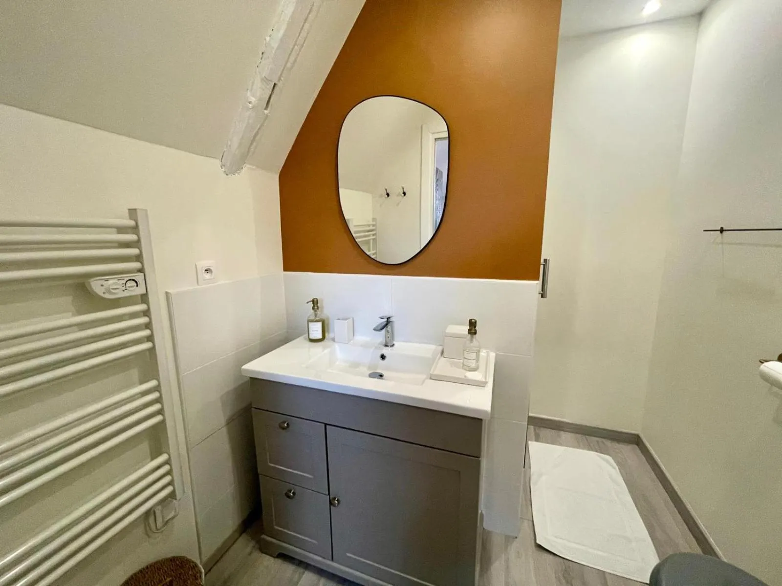 Bathroom in Villa de la Croix - Maison d'hôtes à 4 minutes de l'A26 avec parking