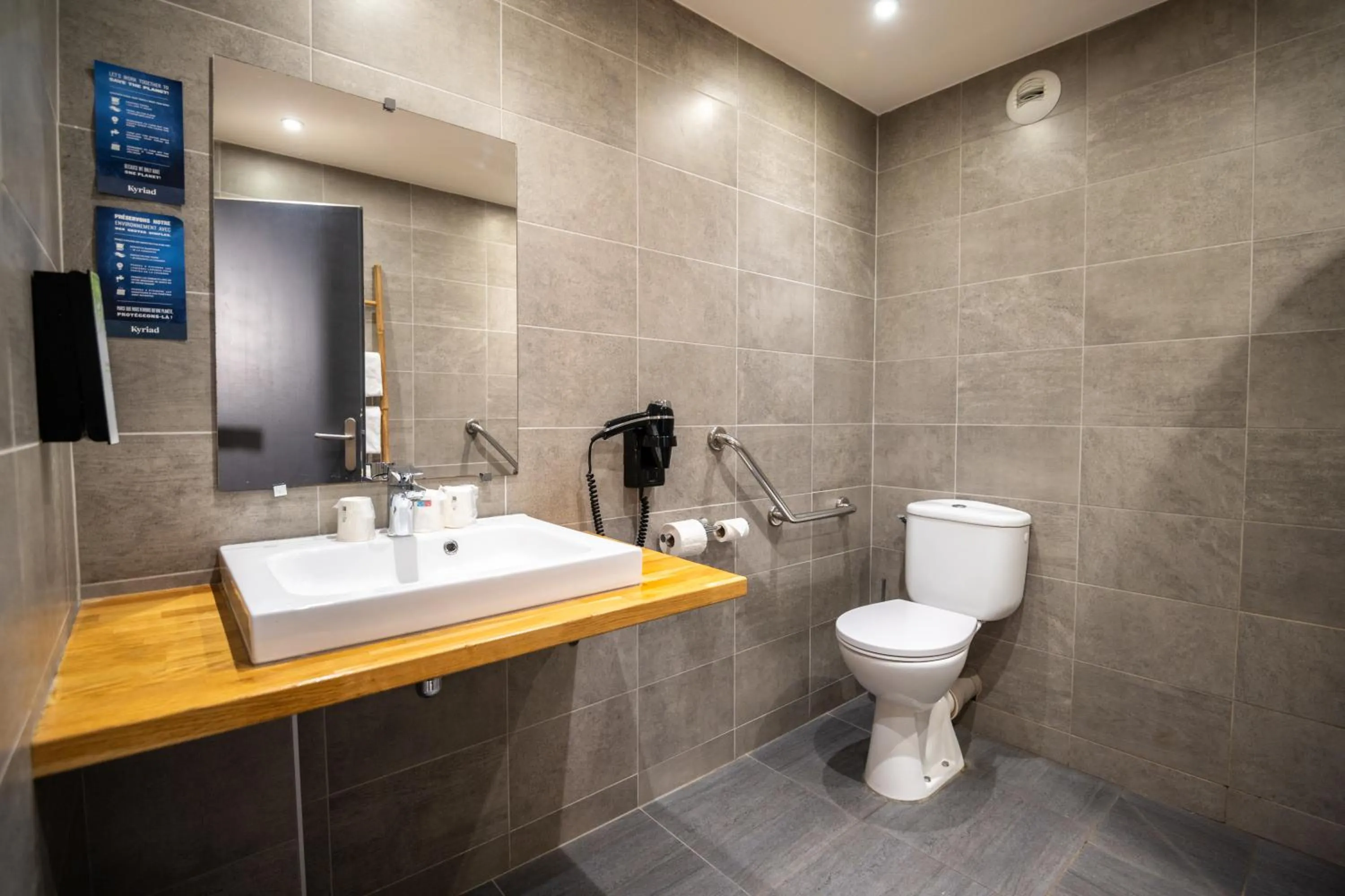 Toilet in KYRIAD BORDEAUX SUD - Villenave d'Ornon