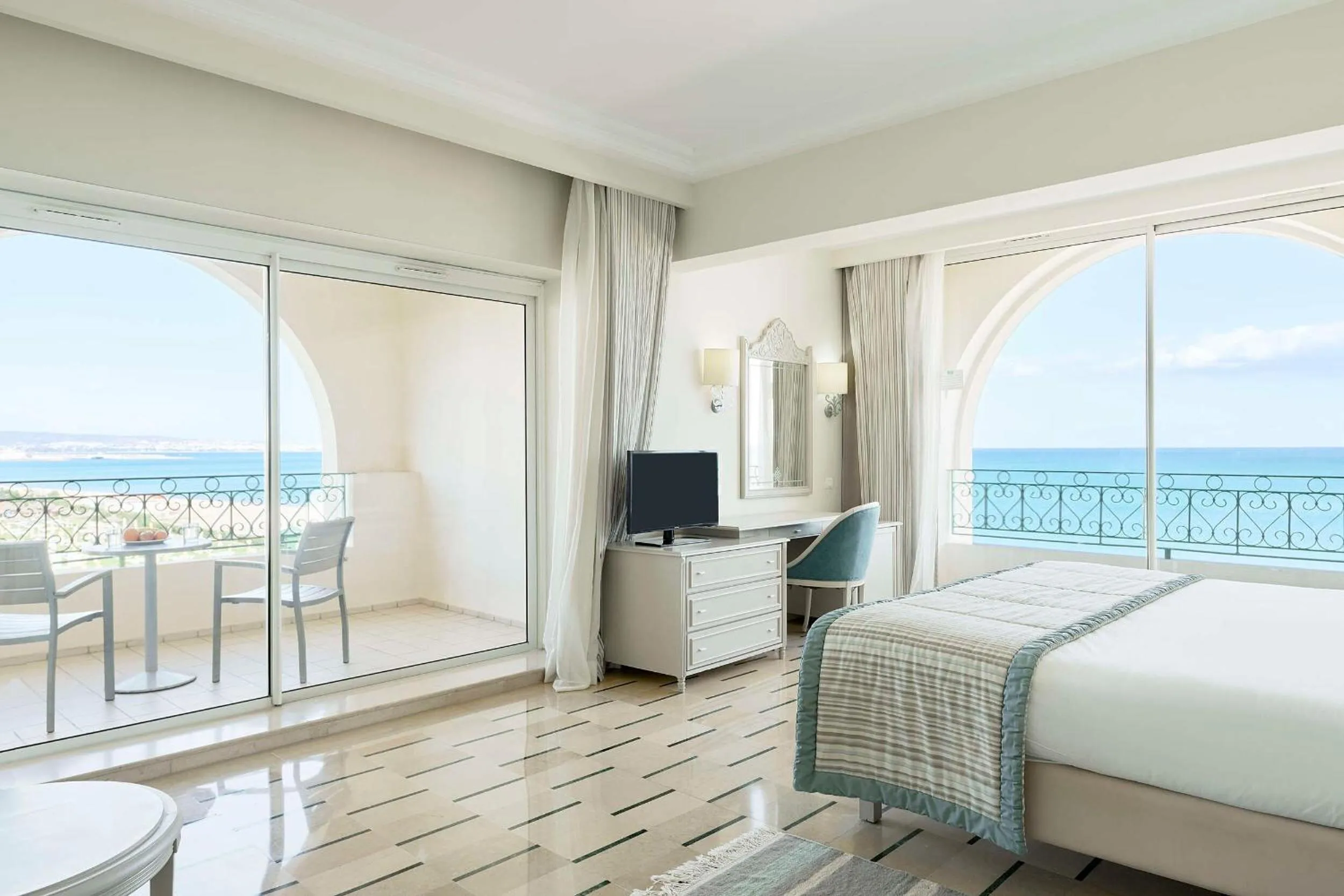 Bedroom, Bed in Iberostar Waves Averroes