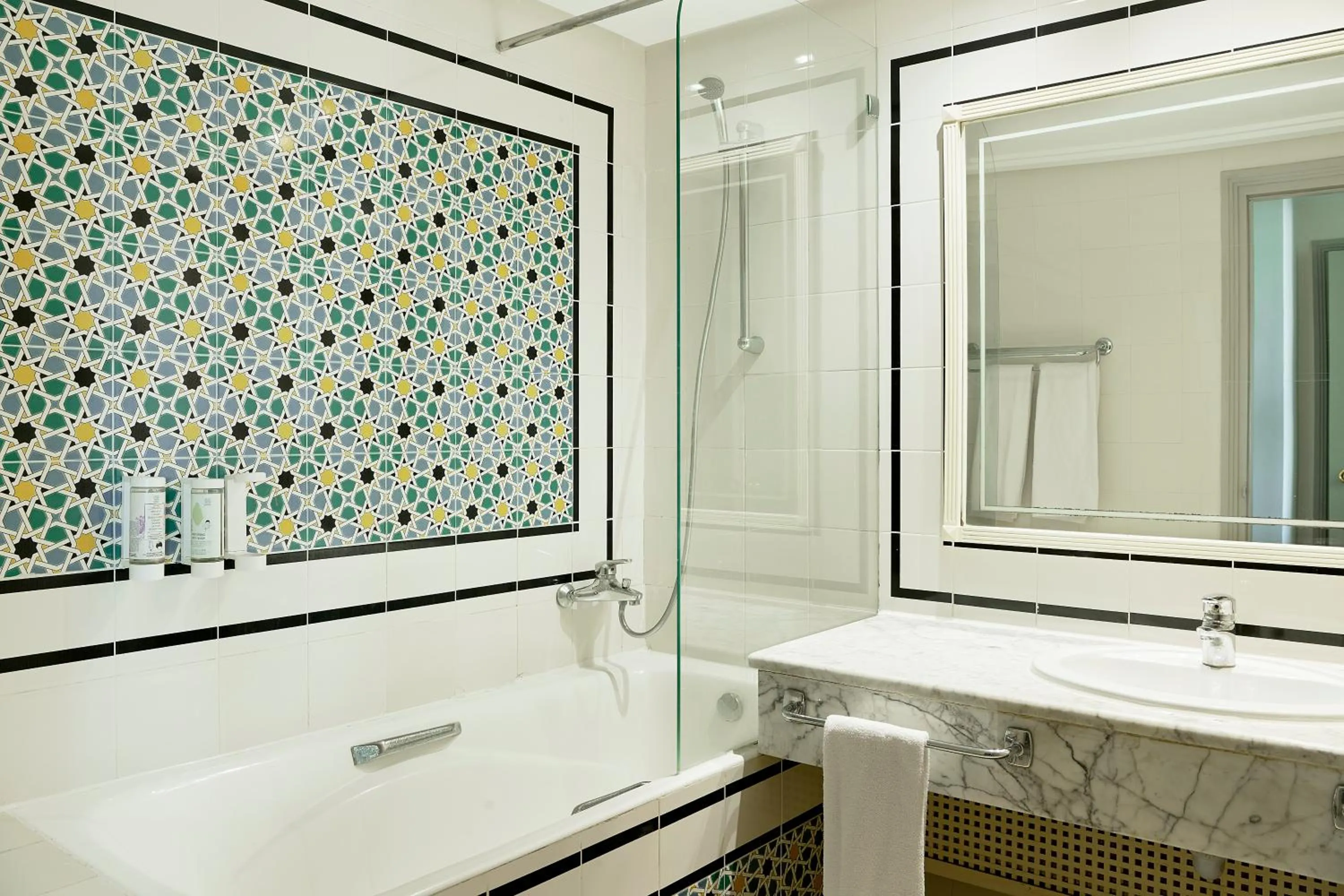 Bathroom in Iberostar Waves Averroes