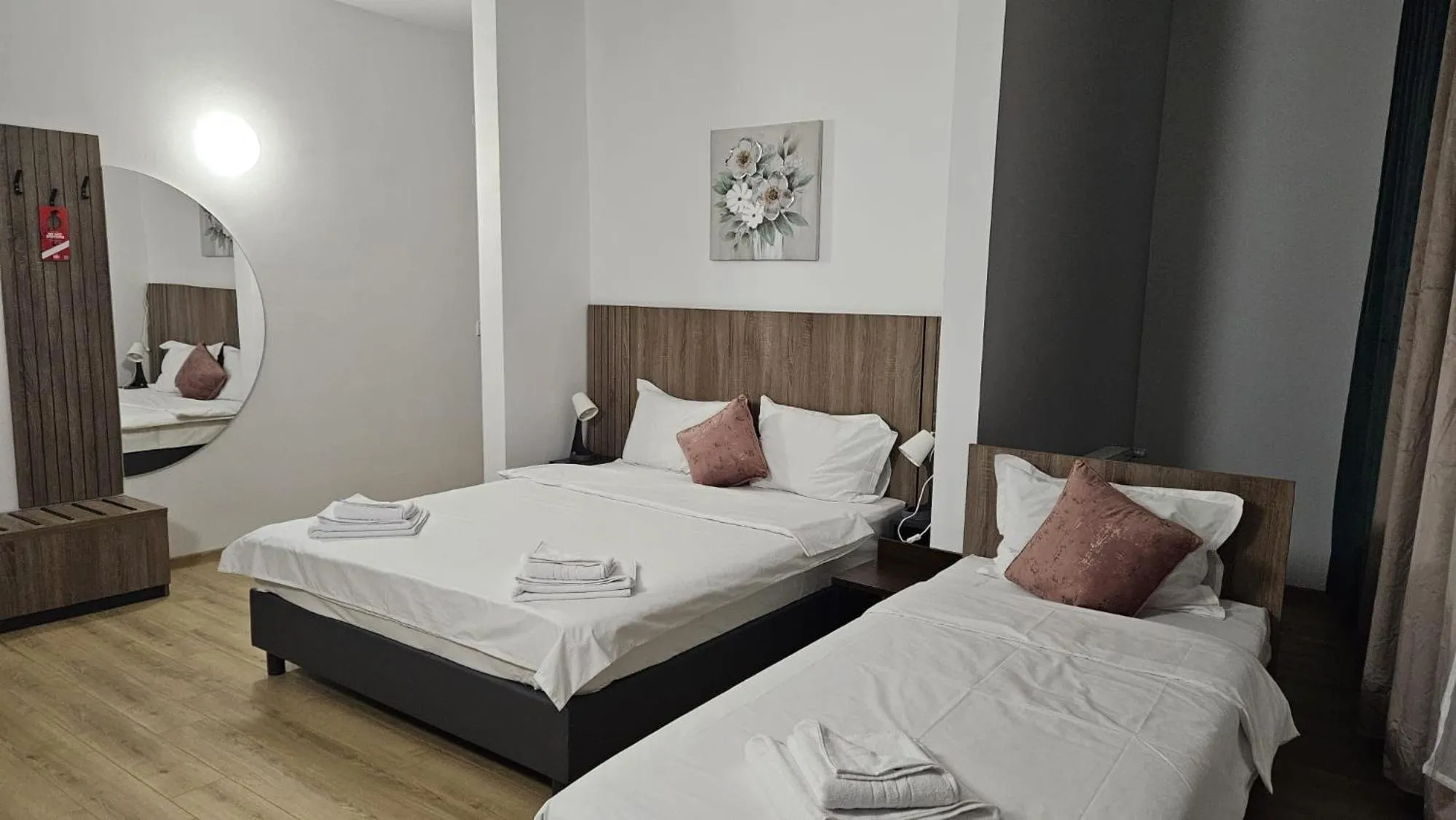 Photo of the whole room, Bed in Hotel Sir Lujerului