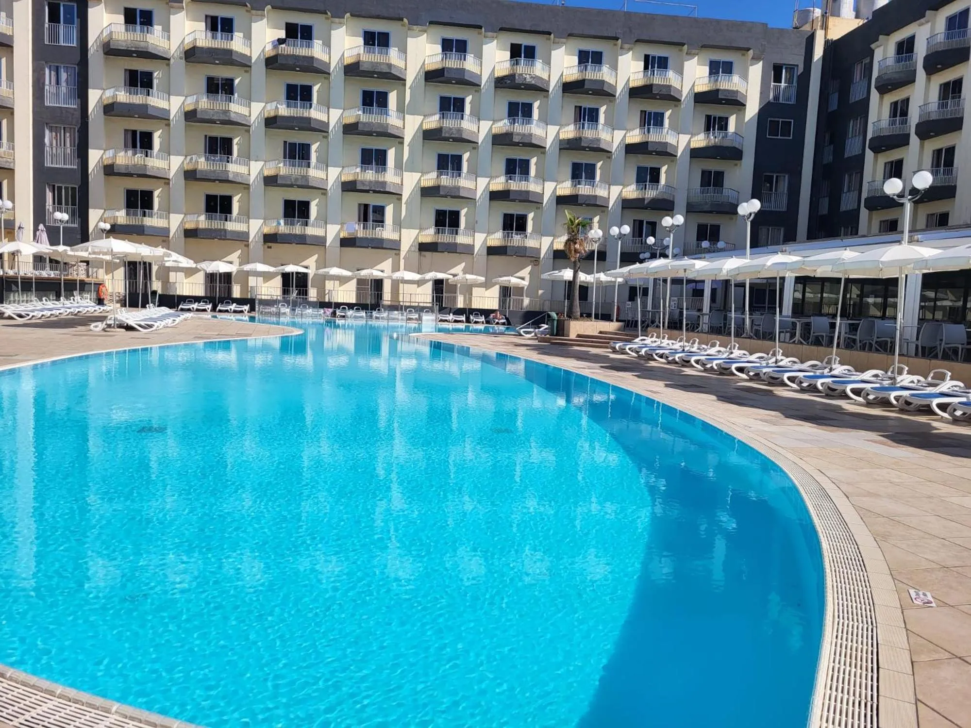 Swimming pool in Topaz Hotel