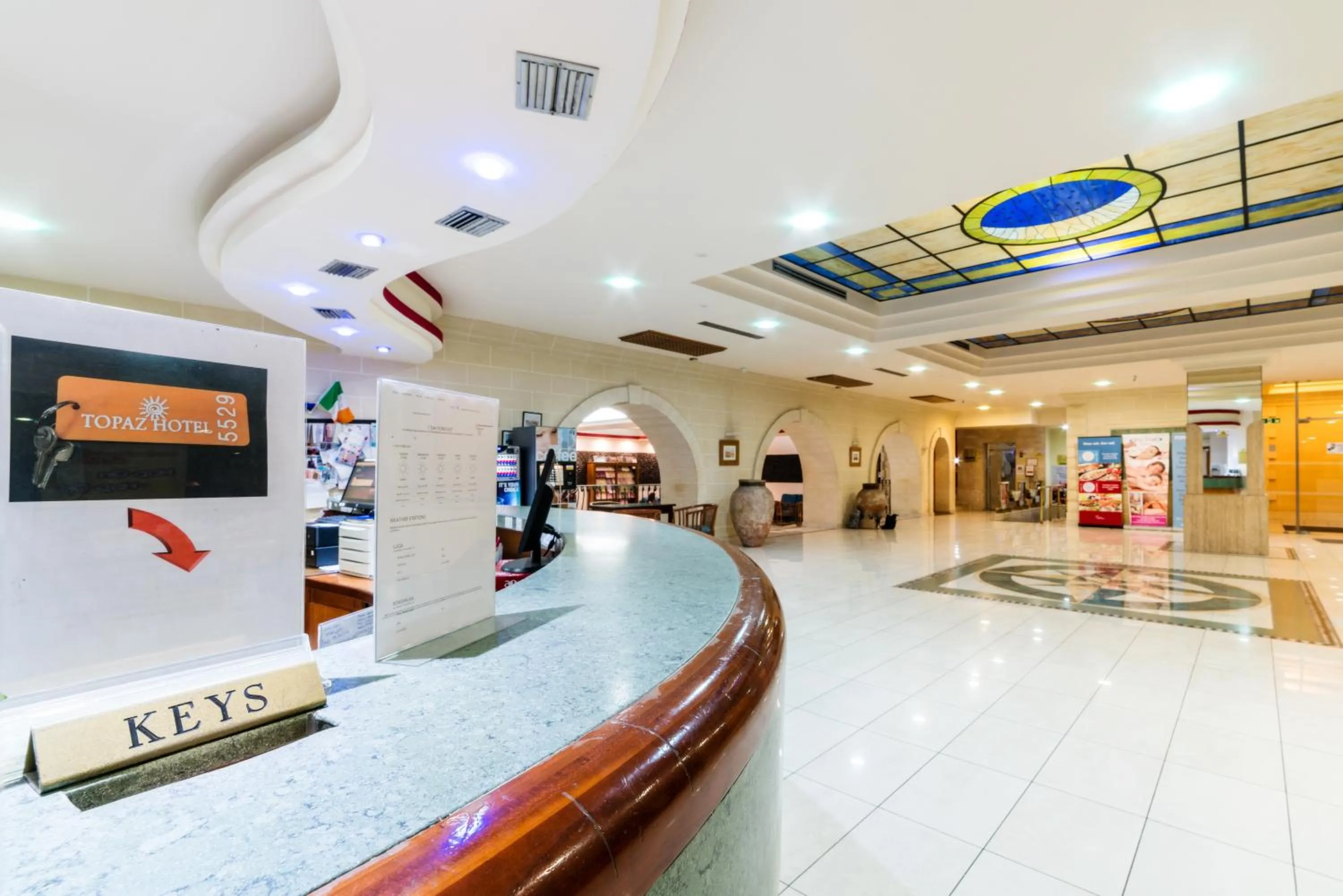 Lobby or reception in Topaz Hotel