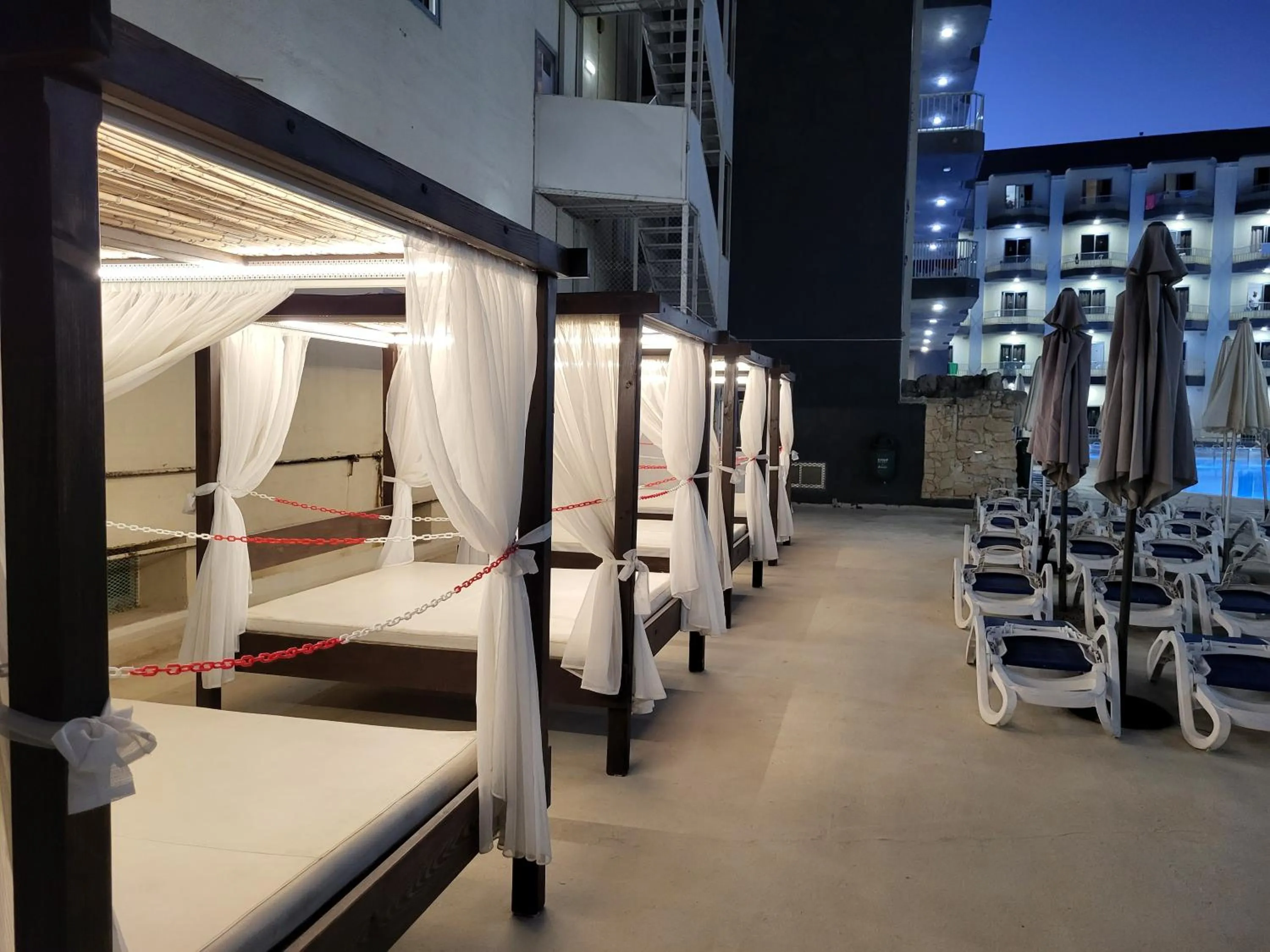 sunbed in Topaz Hotel