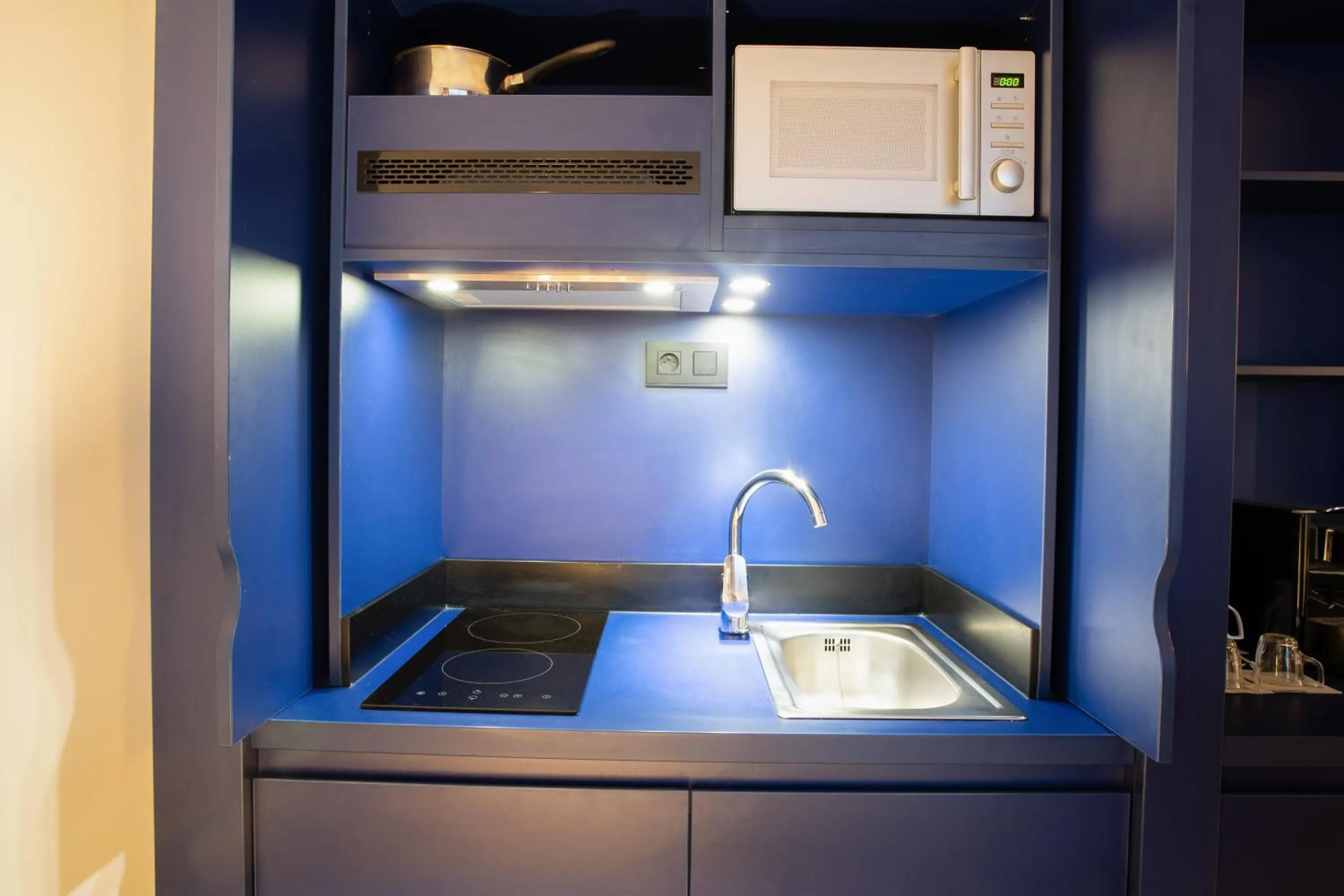 Kitchen or kitchenette in Appart'City Collection Genève Aéroport - Ferney Voltaire