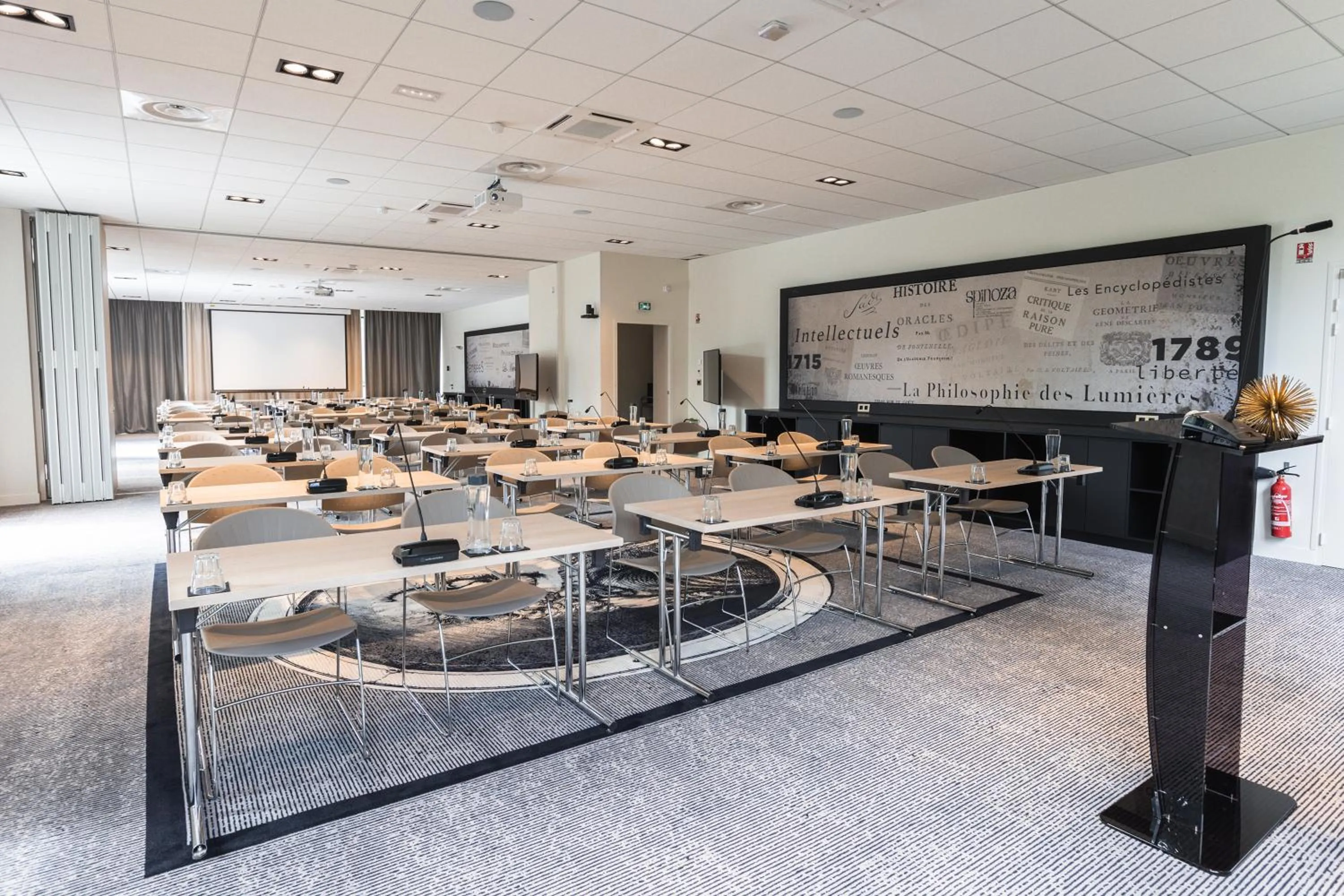 Meeting/conference room in Appart'City Collection Genève Aéroport - Ferney Voltaire