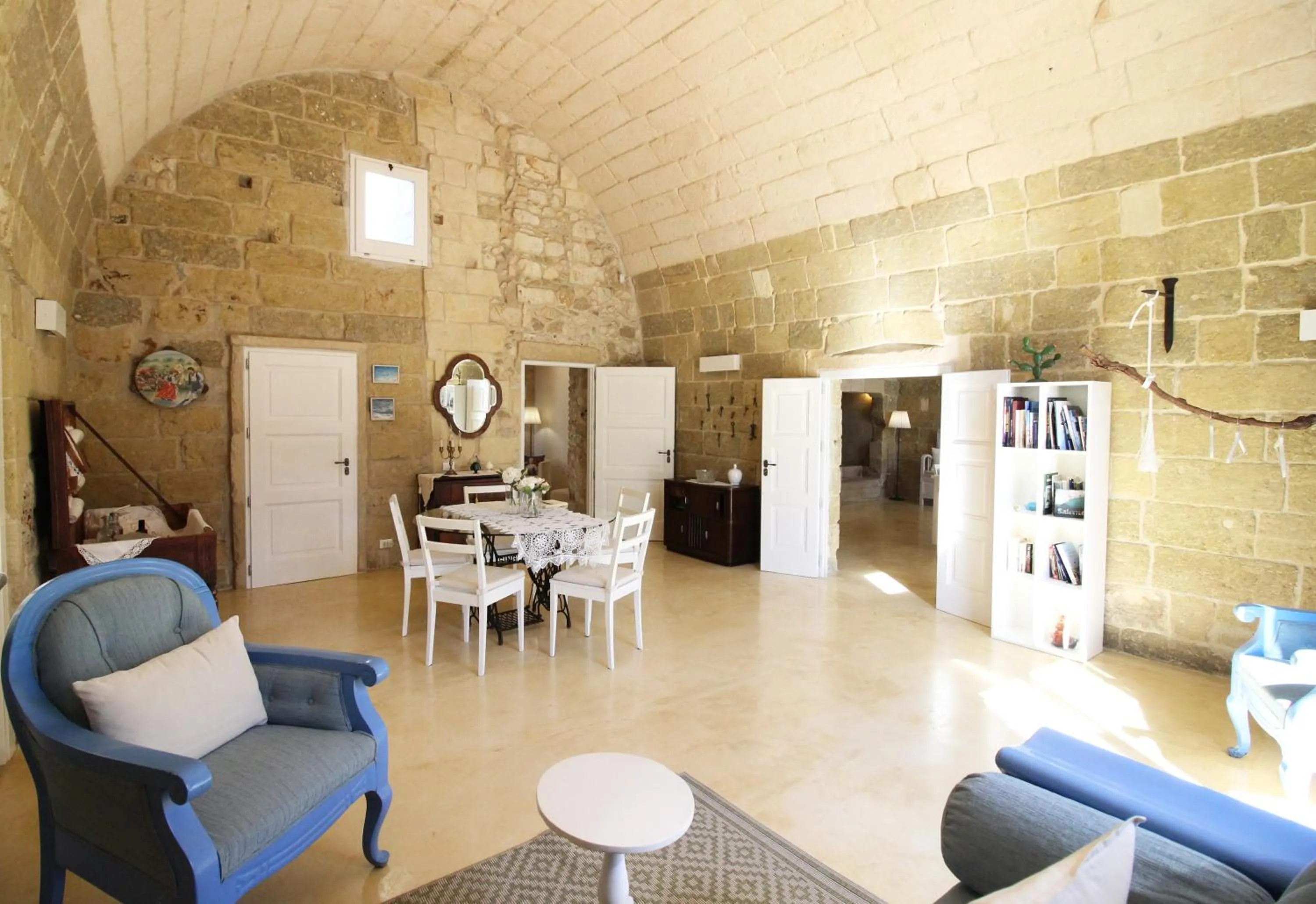 Communal lounge/ TV room in Don Agostino Relais Masseria