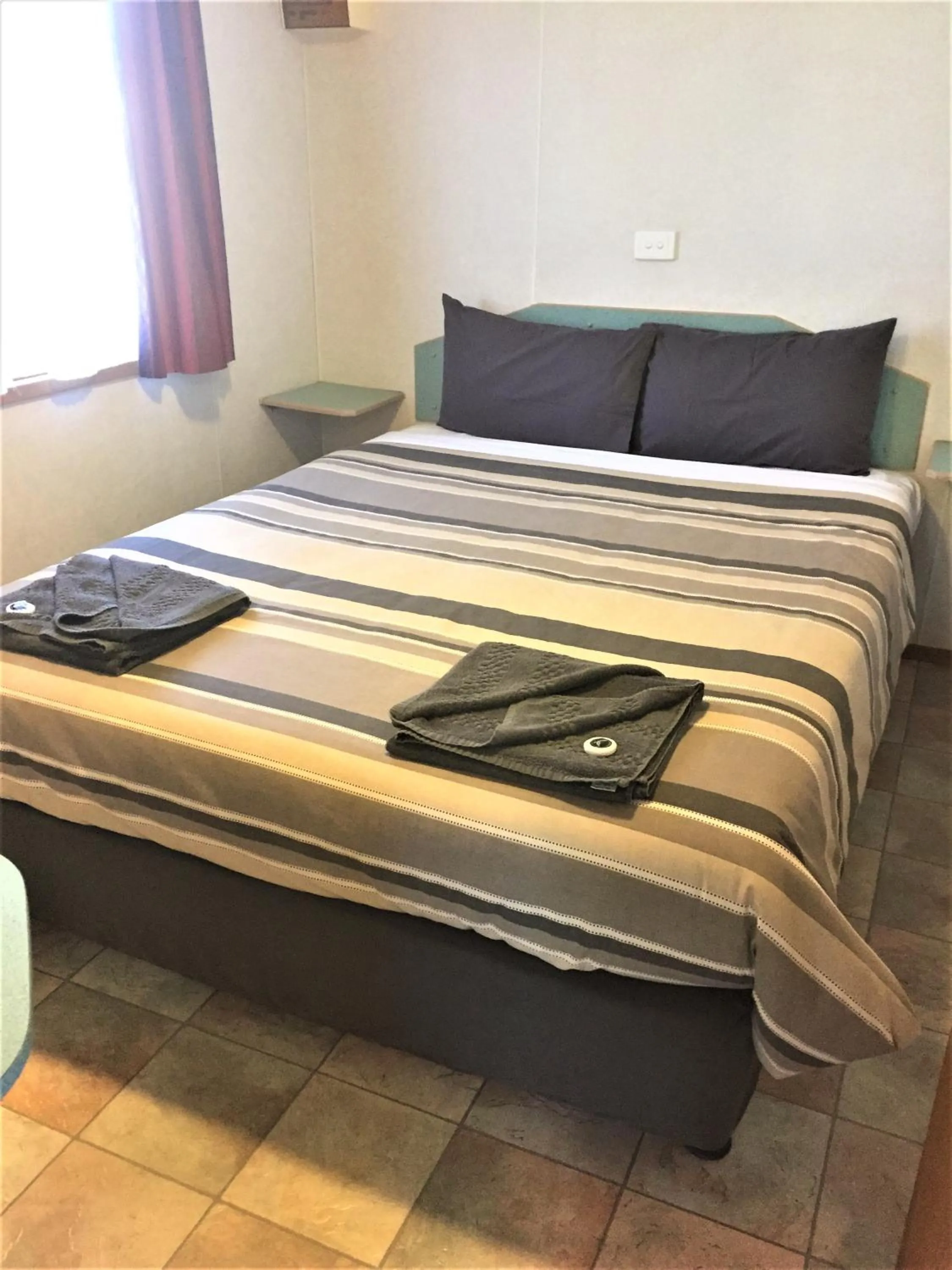 Bedroom, Bed in Junee Tourist Park