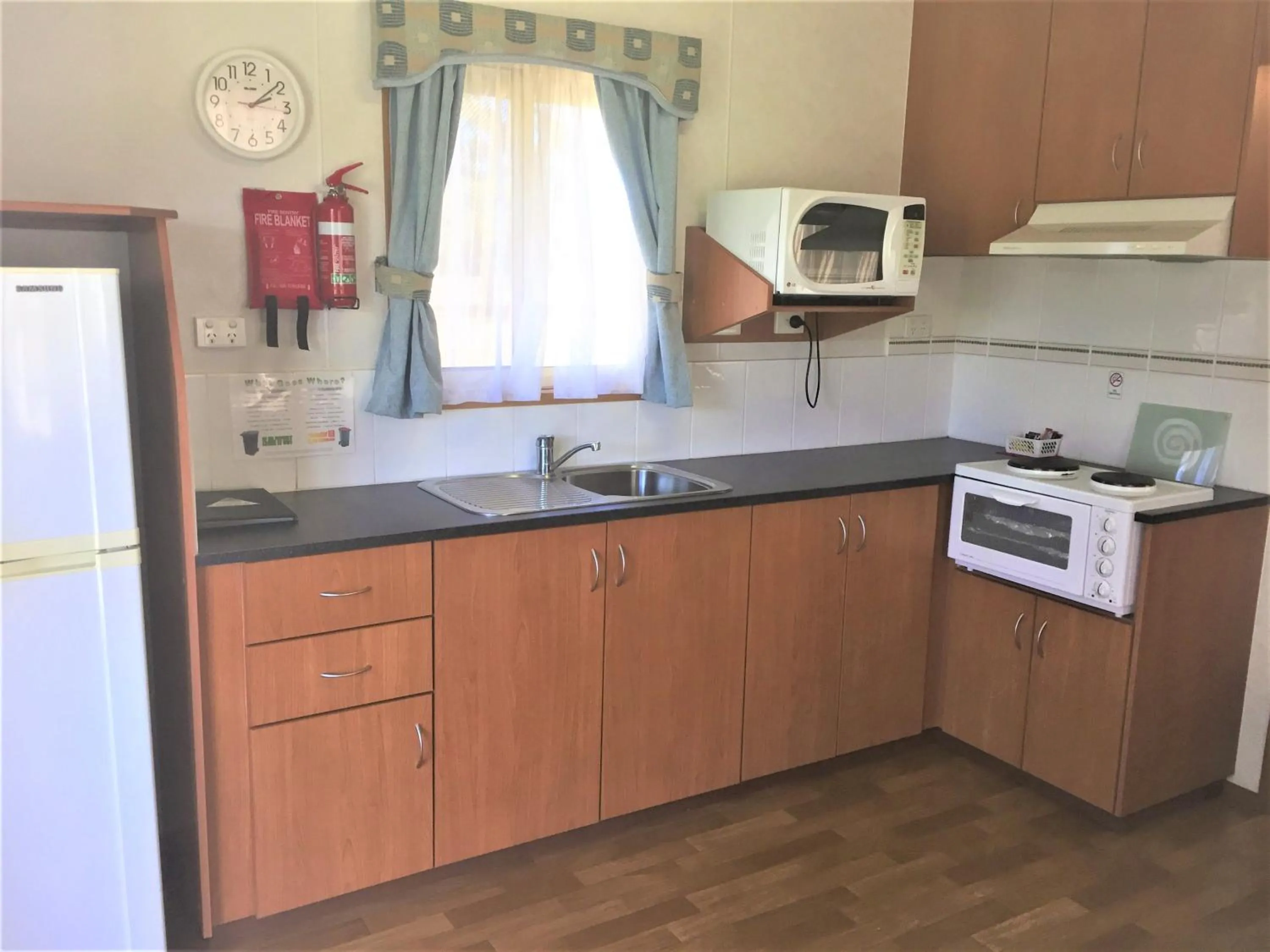 Kitchen or kitchenette in Junee Tourist Park