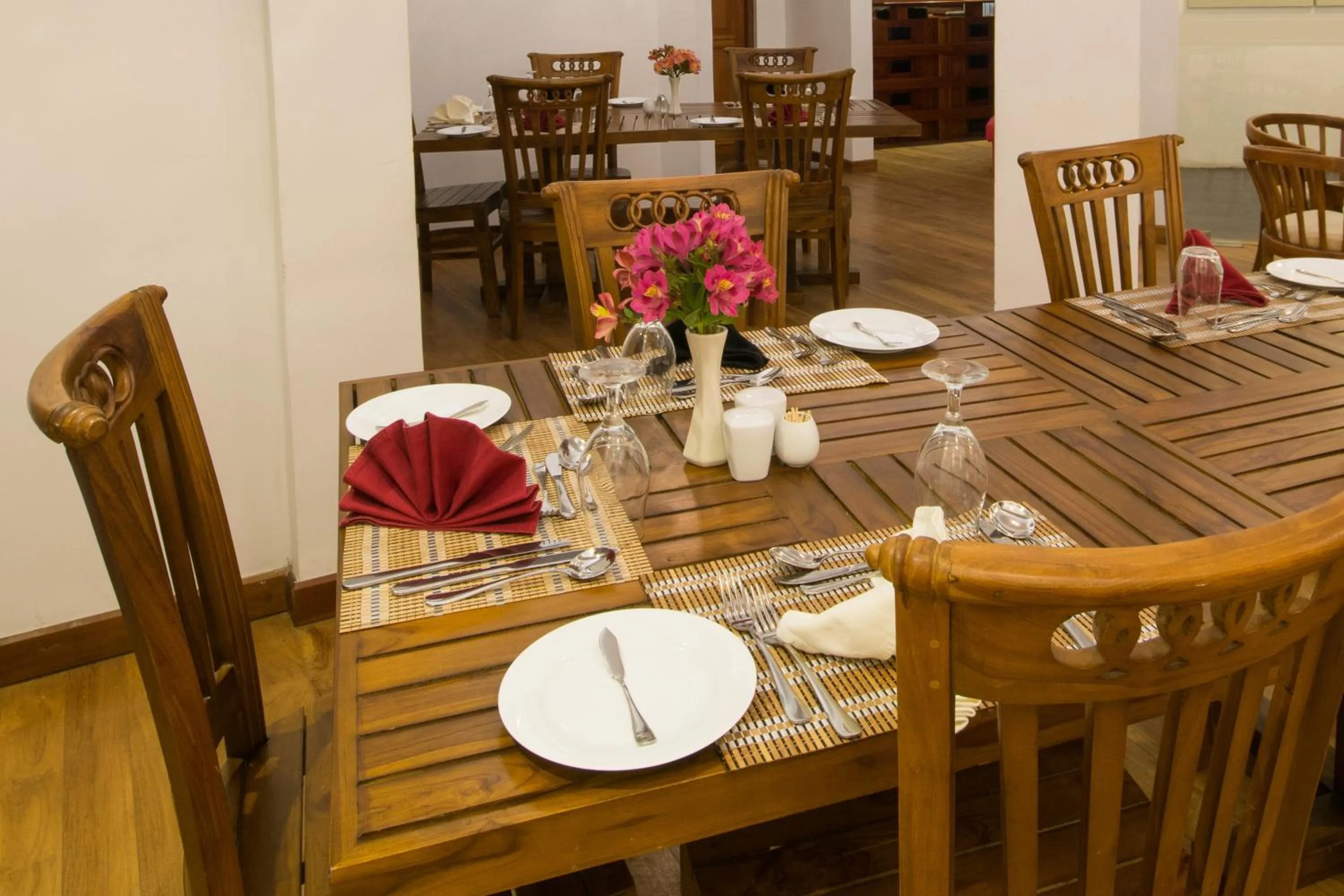 Restaurant/places to eat in Hill Pride City Hotel