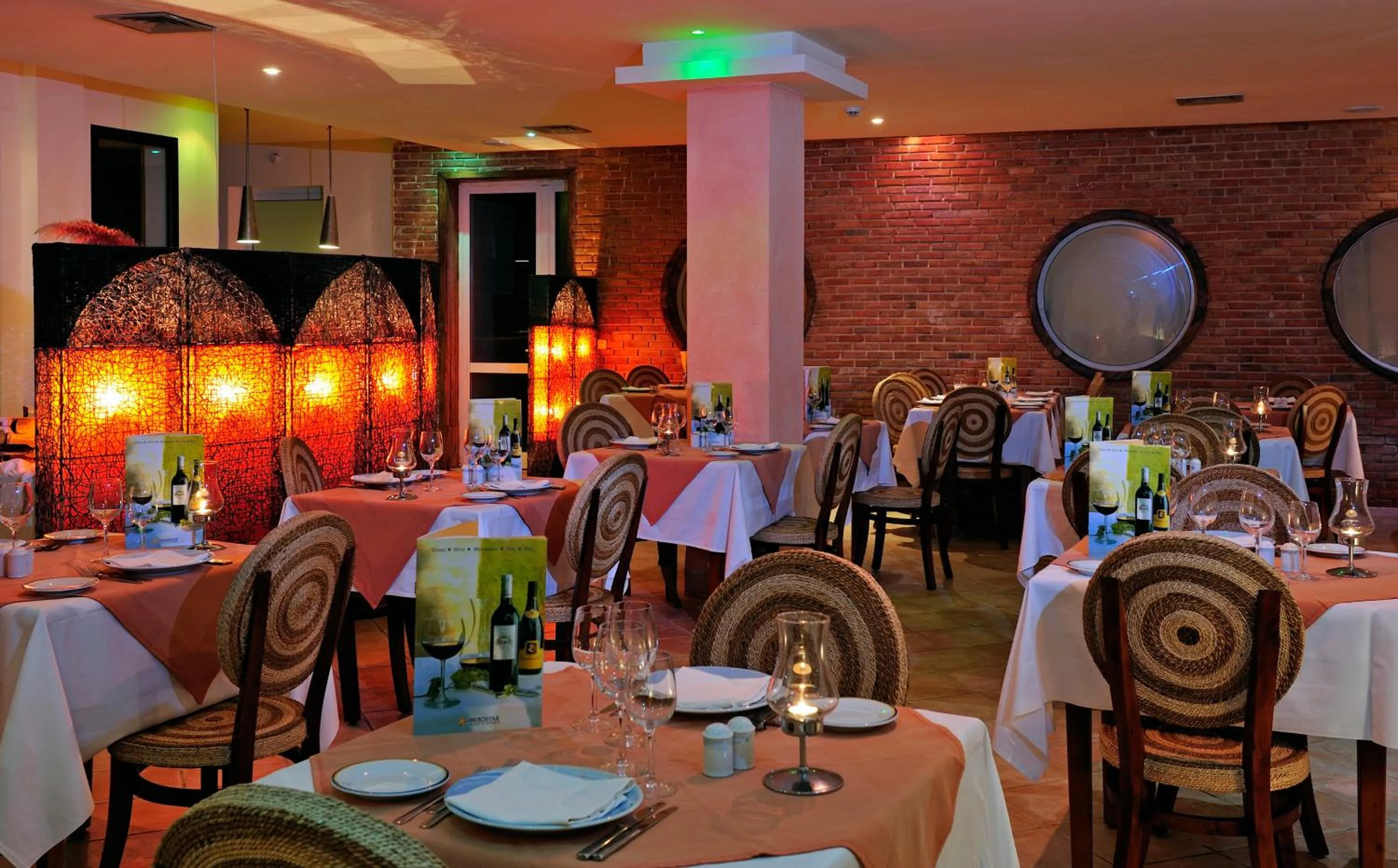 Restaurant/places to eat in Vincci Safira Palms