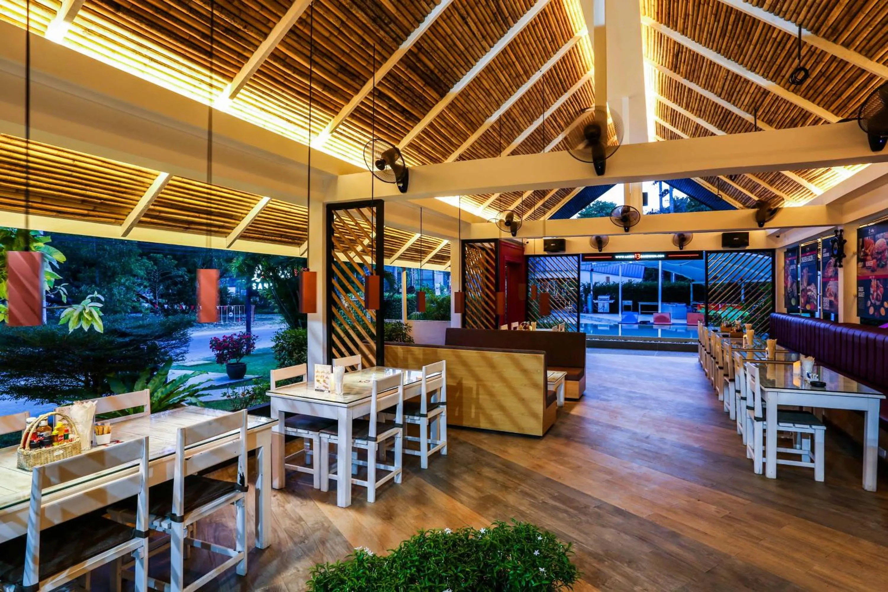 Restaurant/places to eat in Naiharn Beach Resort - SHA Plus Extra