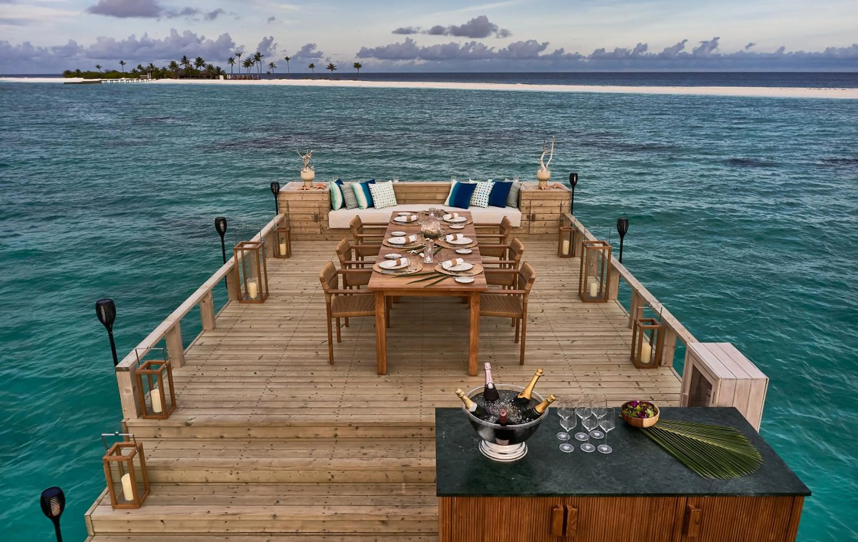 Dining area in Finolhu, A Seaside Collection Resort, a Member of Design Hotels