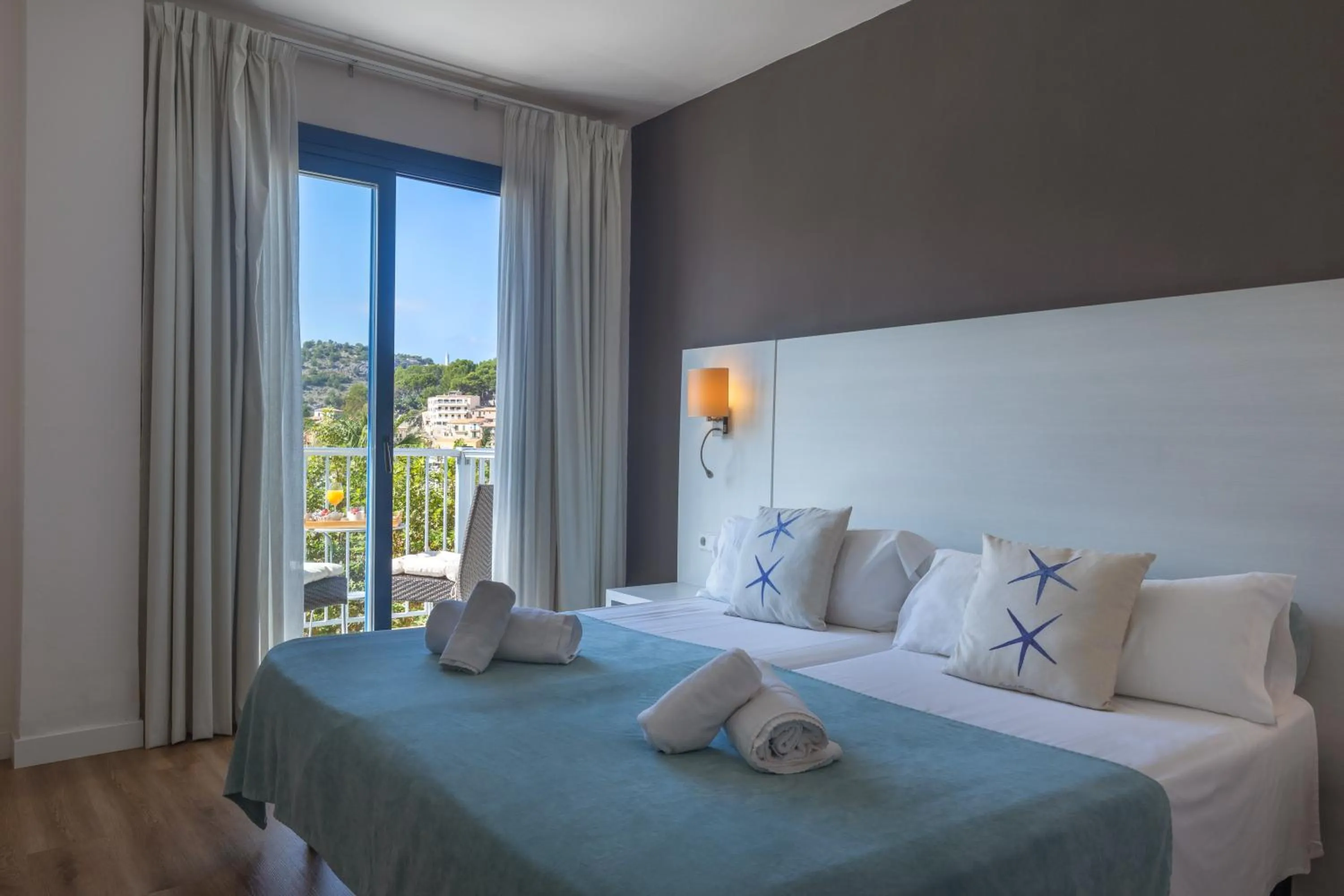 Bed in Hotel Miramar