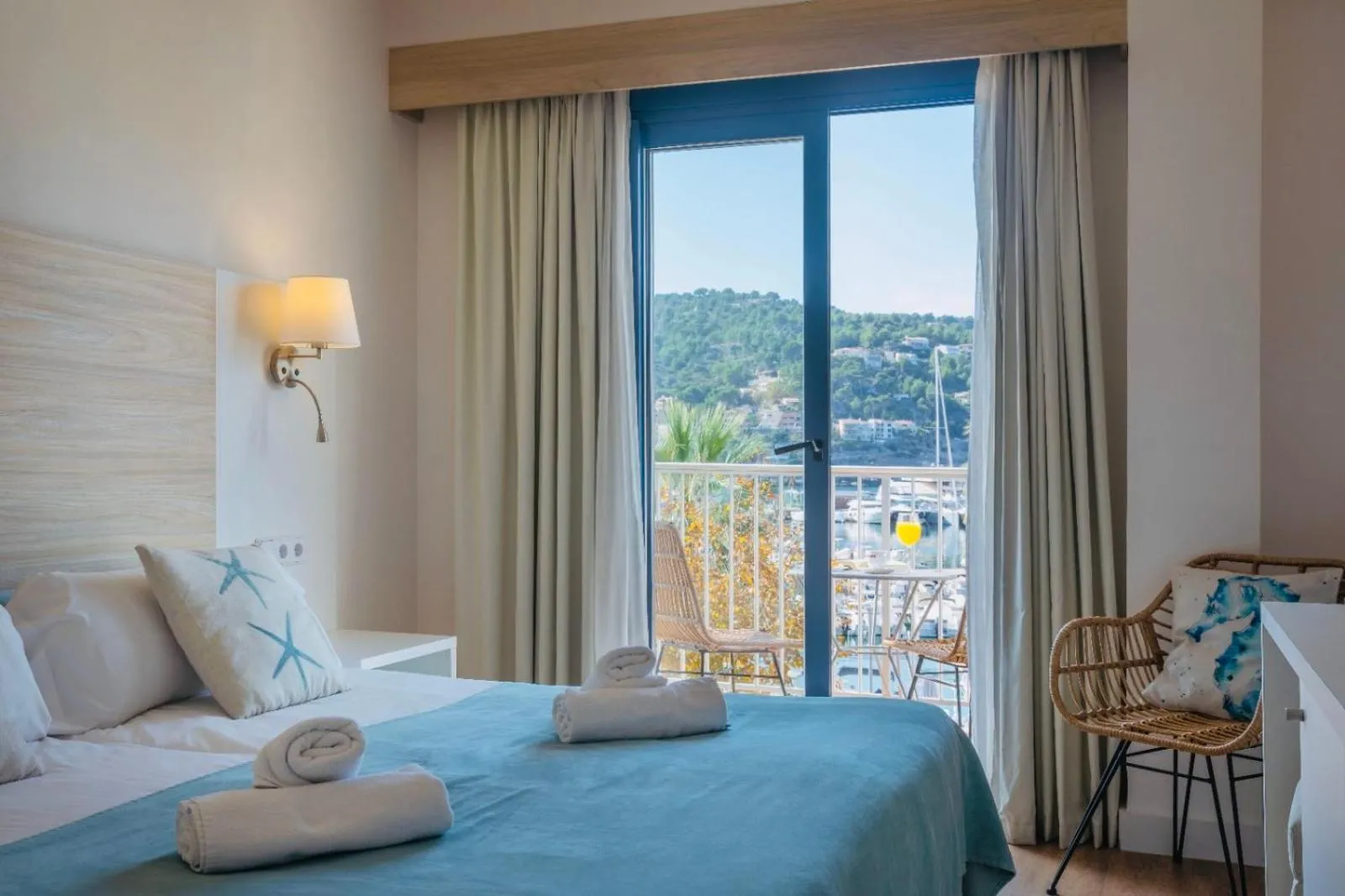 Bed in Hotel Miramar