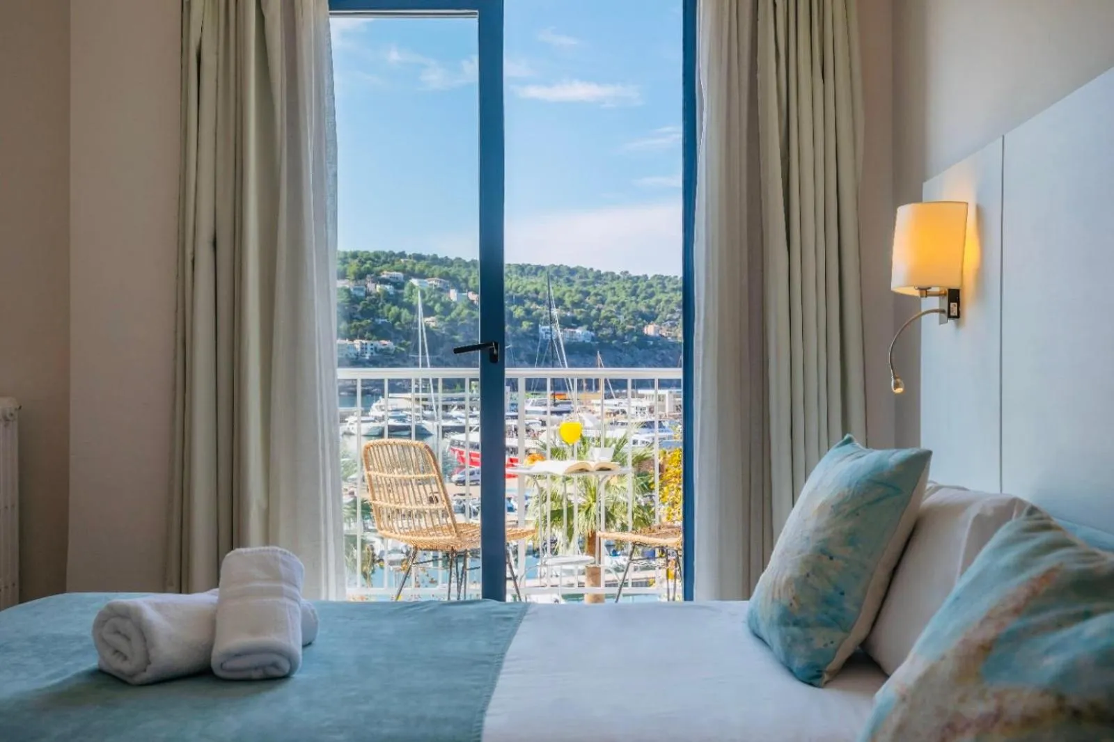 Bed in Hotel Miramar