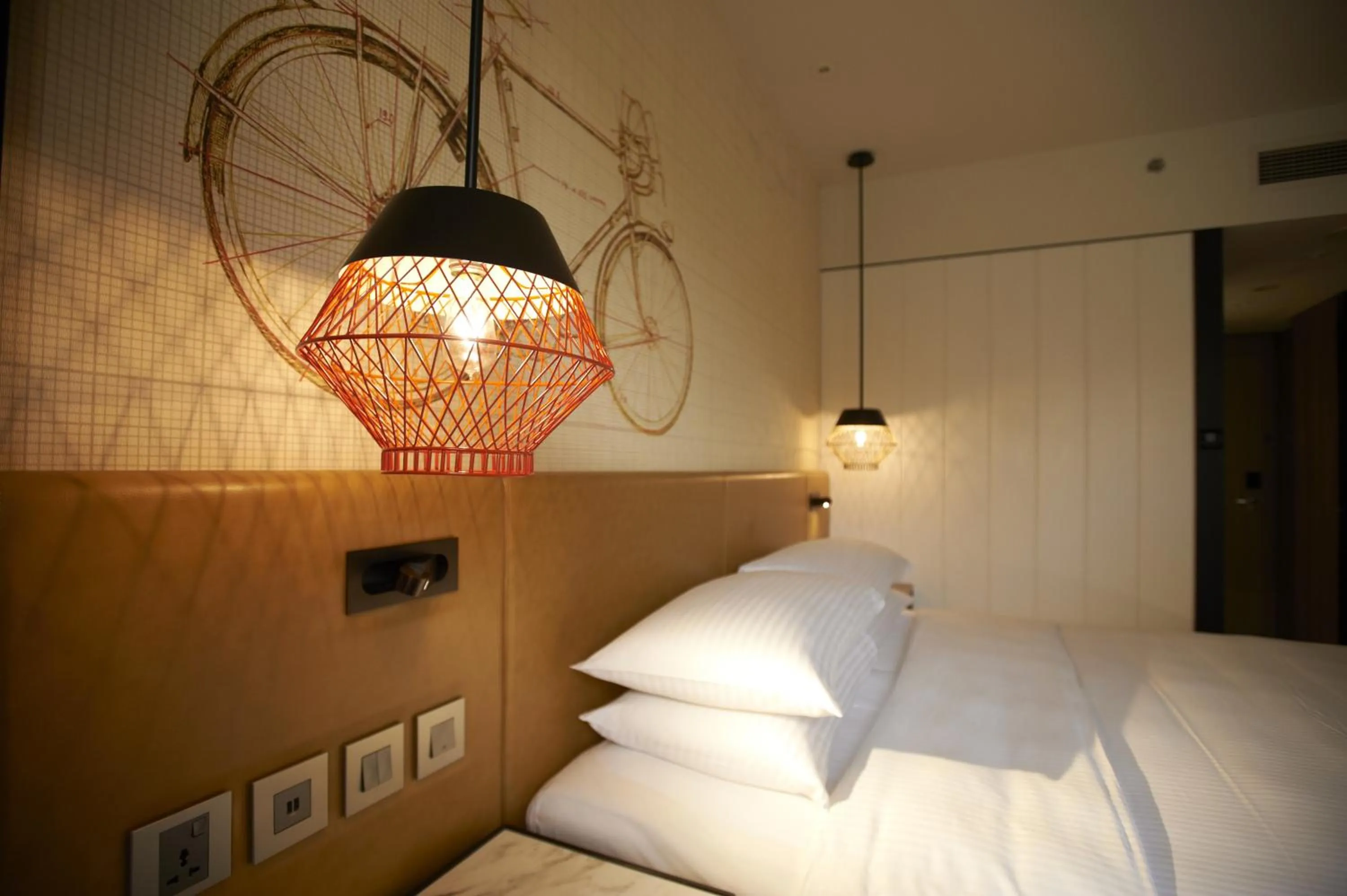 Photo of the whole room, Bed in JEN Singapore Tanglin by Shangri-La