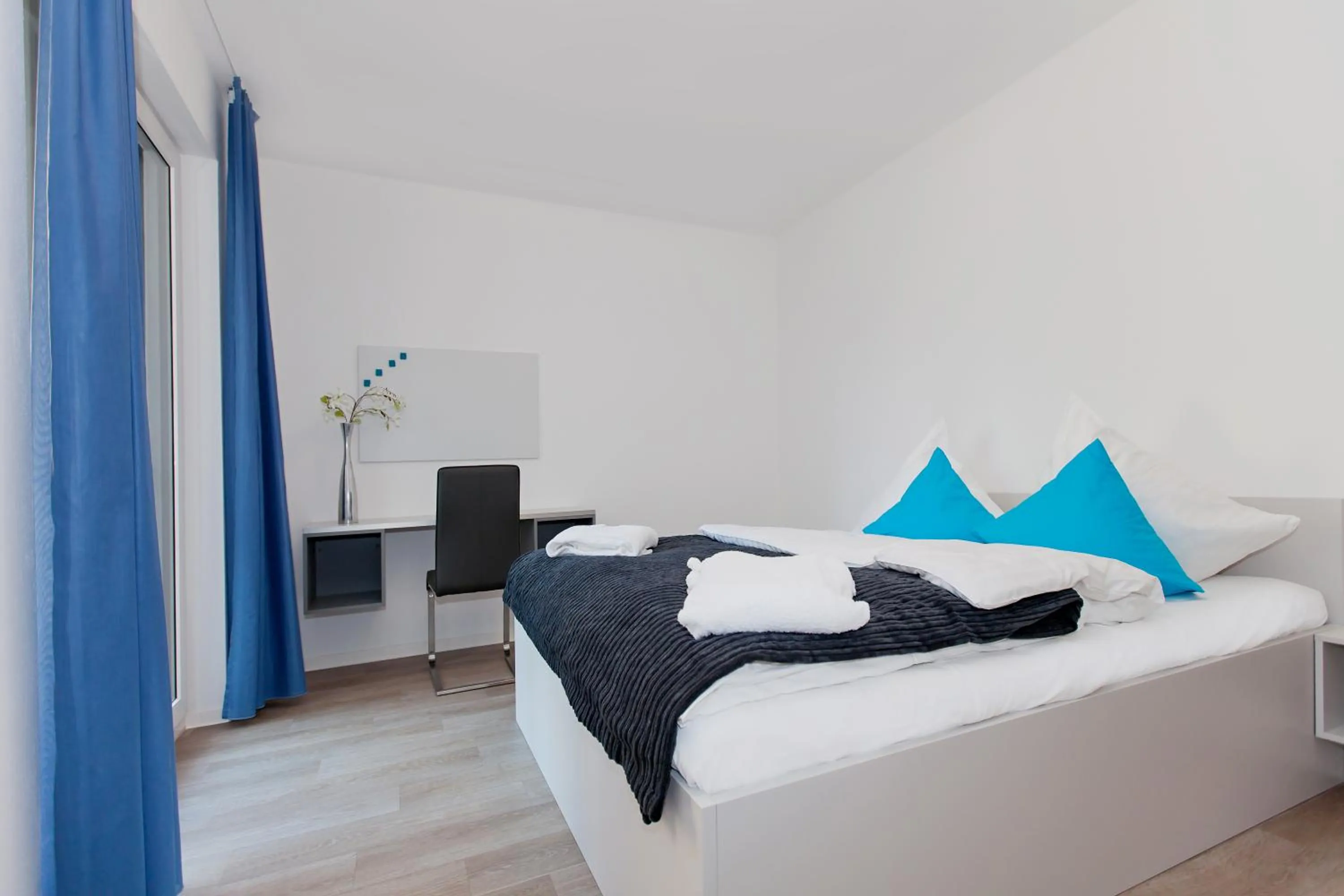 Bedroom, Bed in Spreepolis Boardinghaus