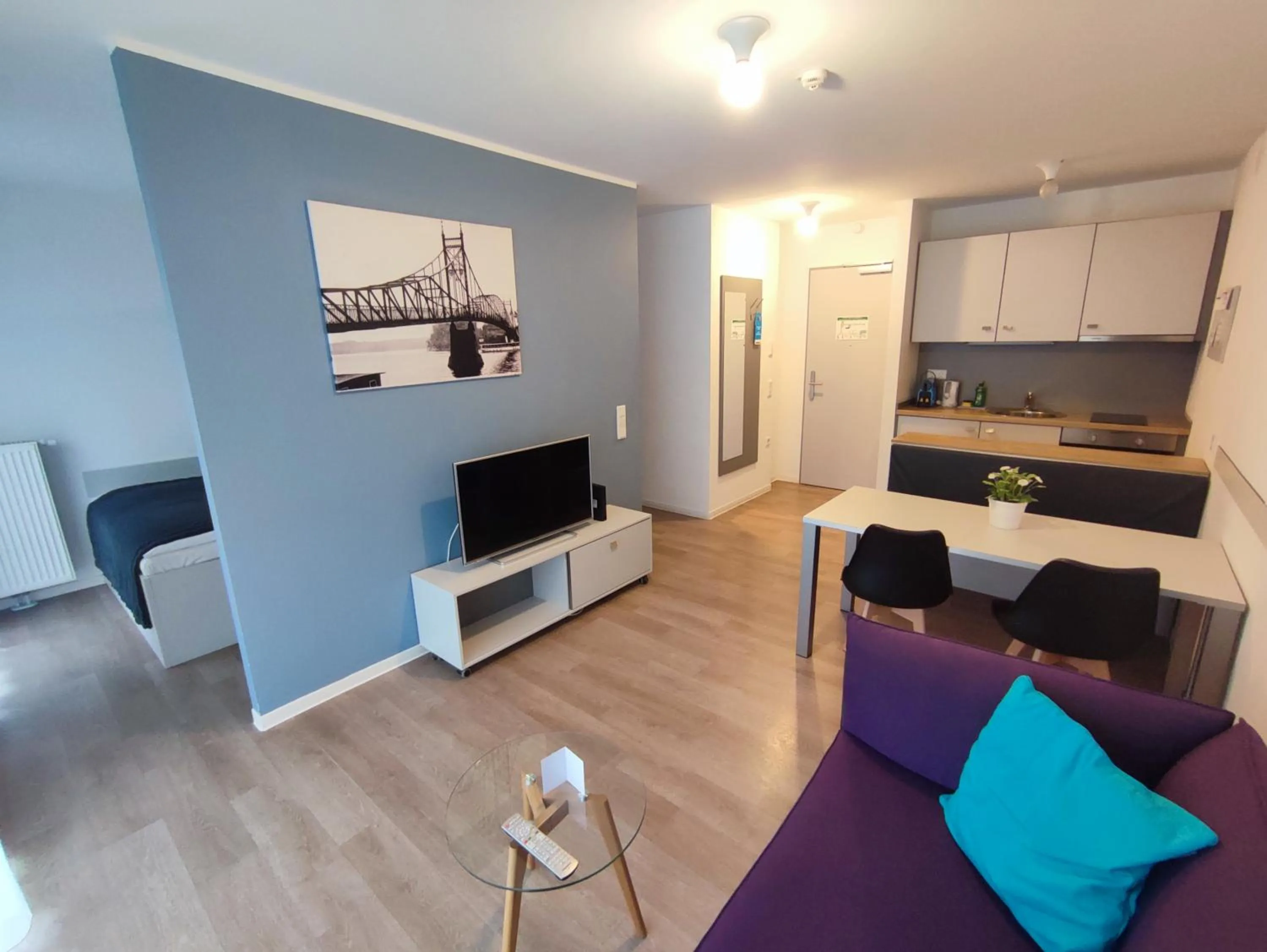 Photo of the whole room in Spreepolis Boardinghaus