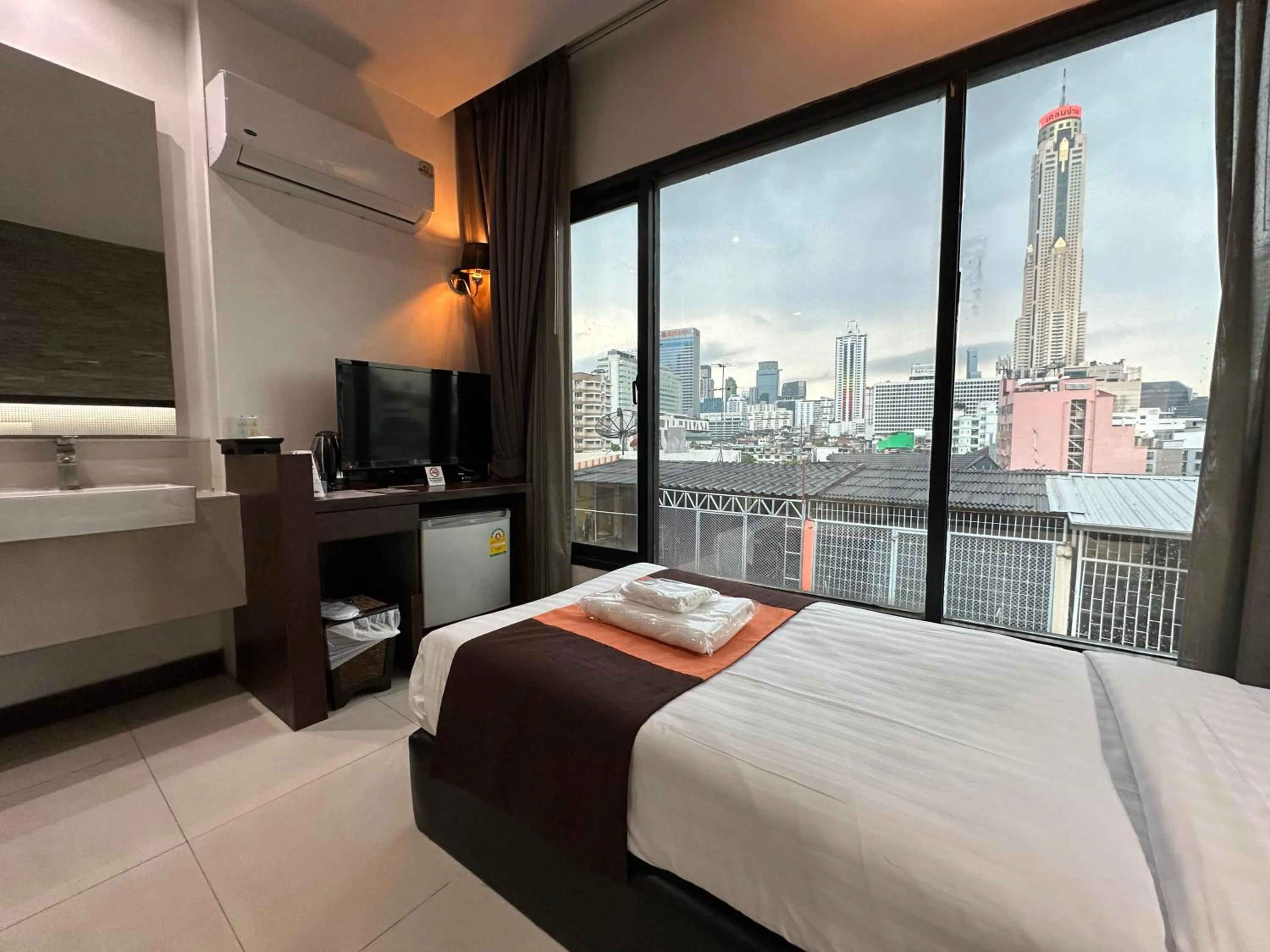 Photo of the whole room, Bed in Collection O The Bangkok Airport Link Suite